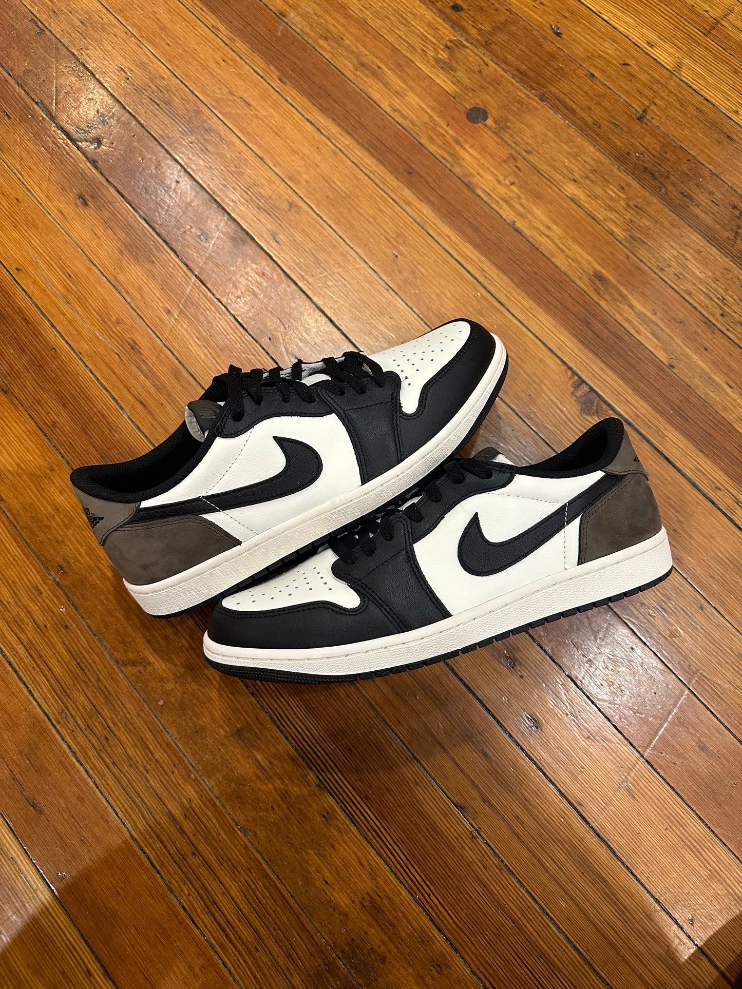 Jordan 1 Low “Mocha”