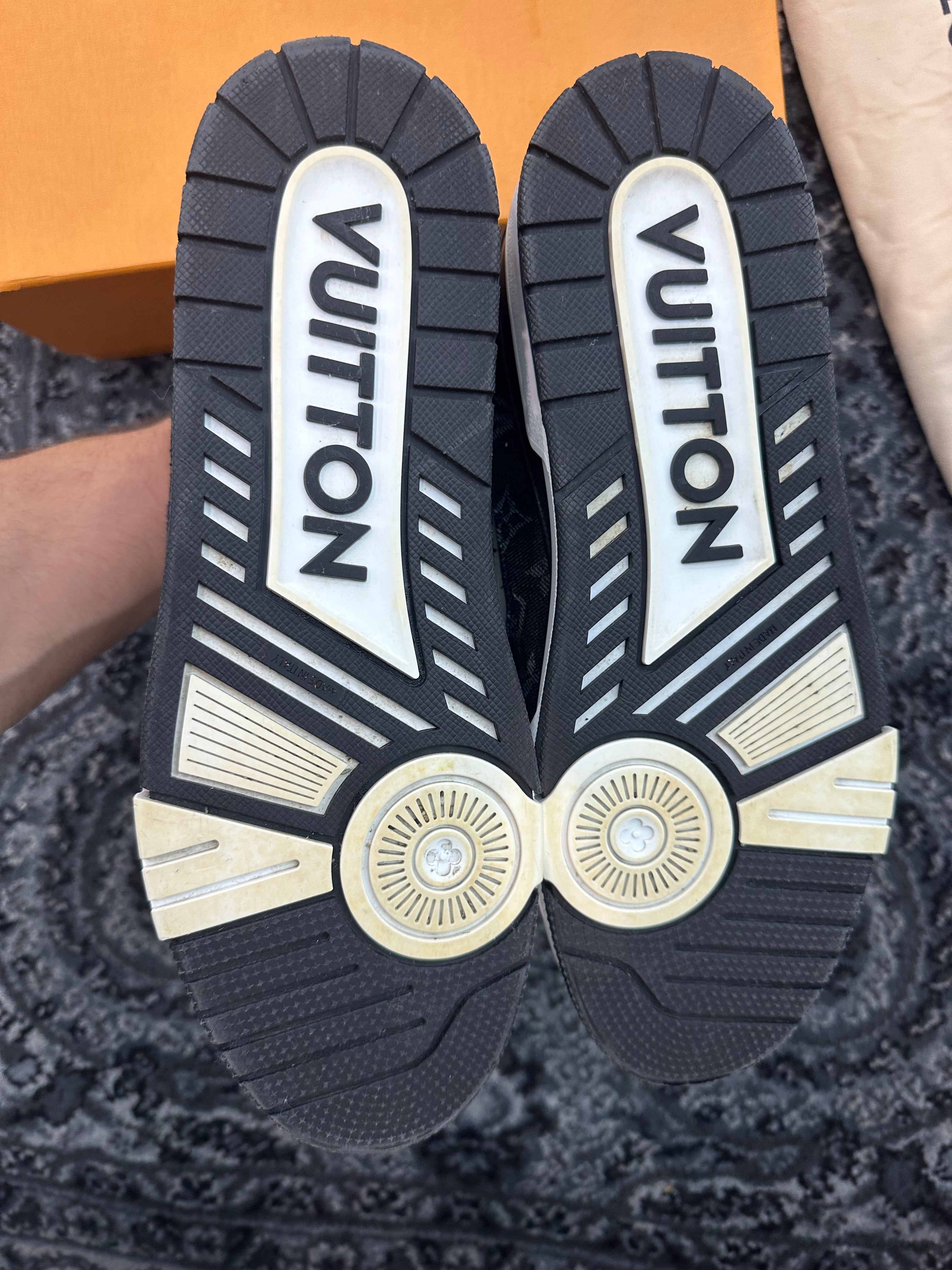 Louis Vuitton Trainer “Black White”