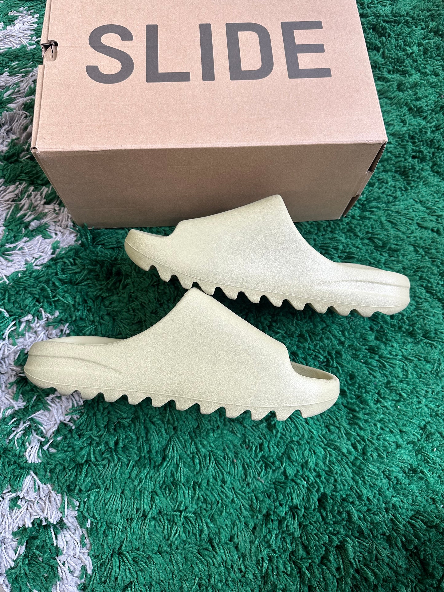 Yeezy Slide “Resin”