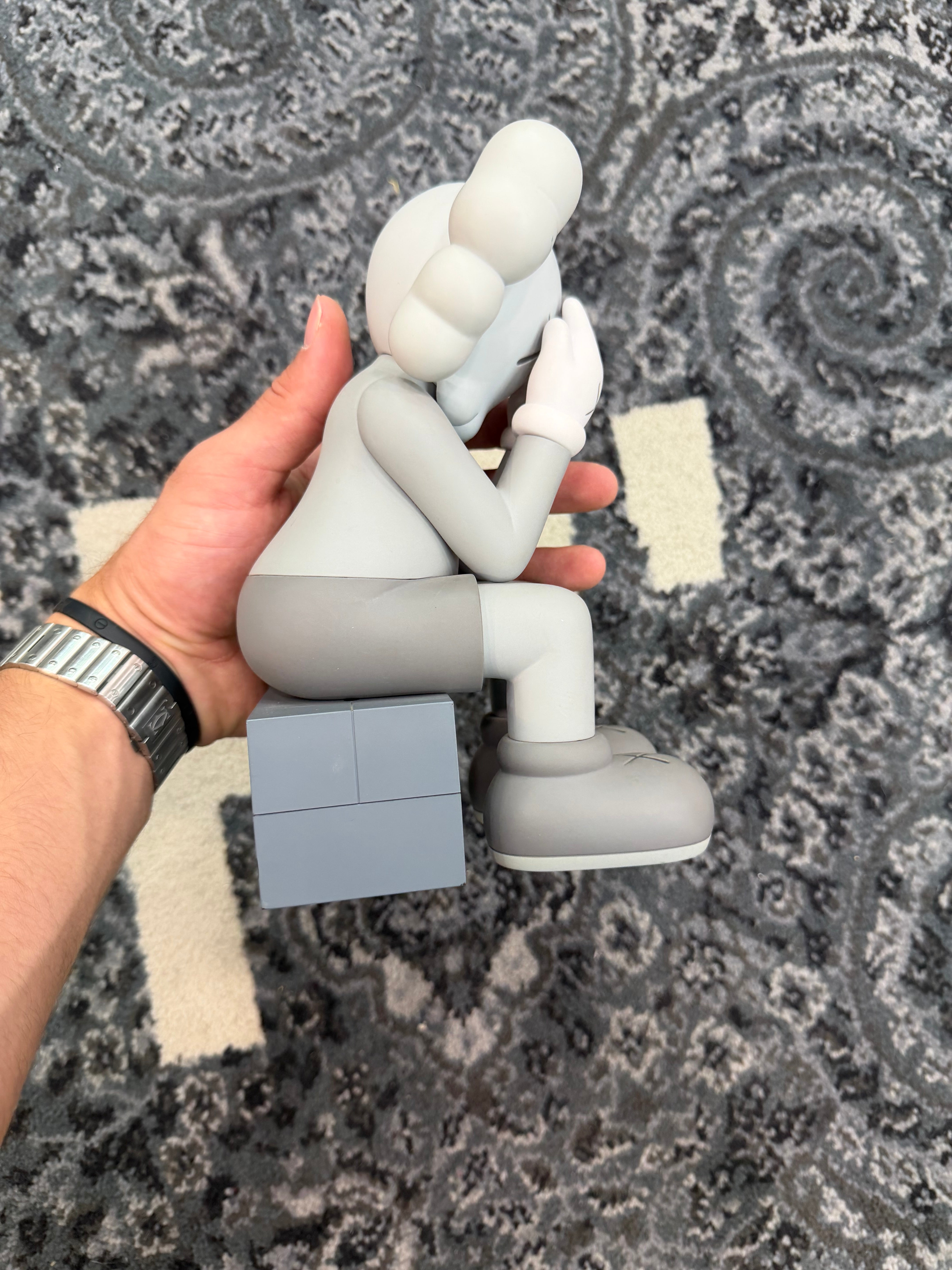 Kaws Open Edition “Passing Through”