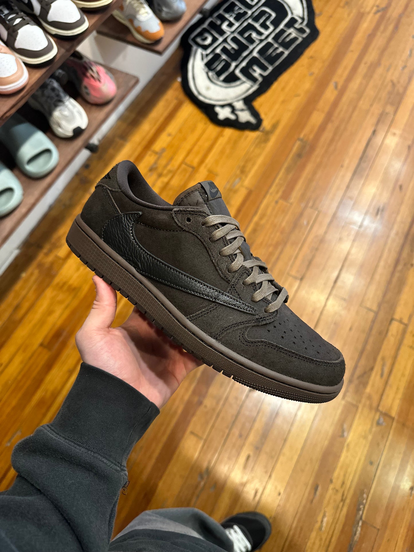 Travis Scott Jordan 1 Low “Velvet Brown”