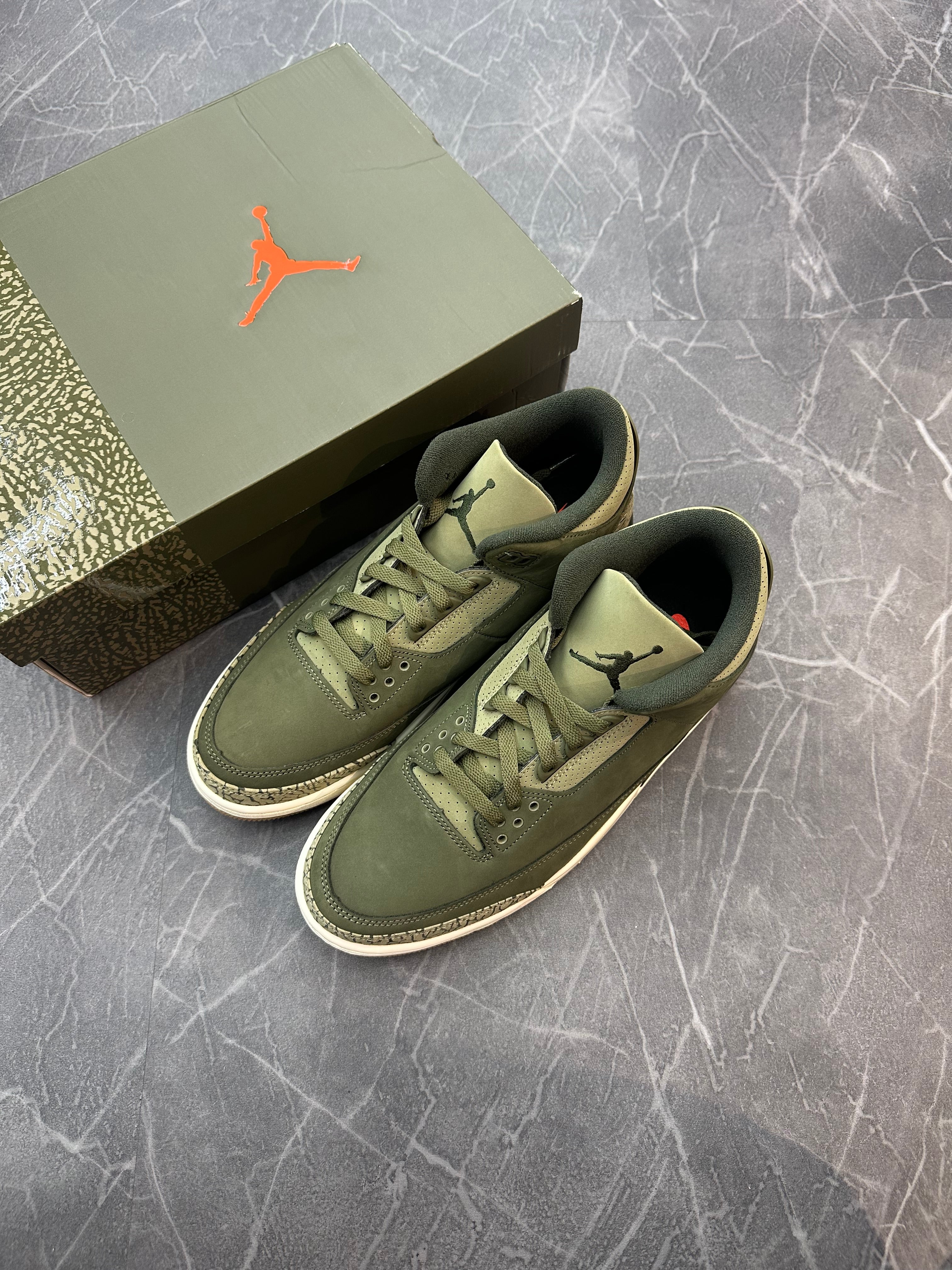 Jordan 3 “Family Affair”