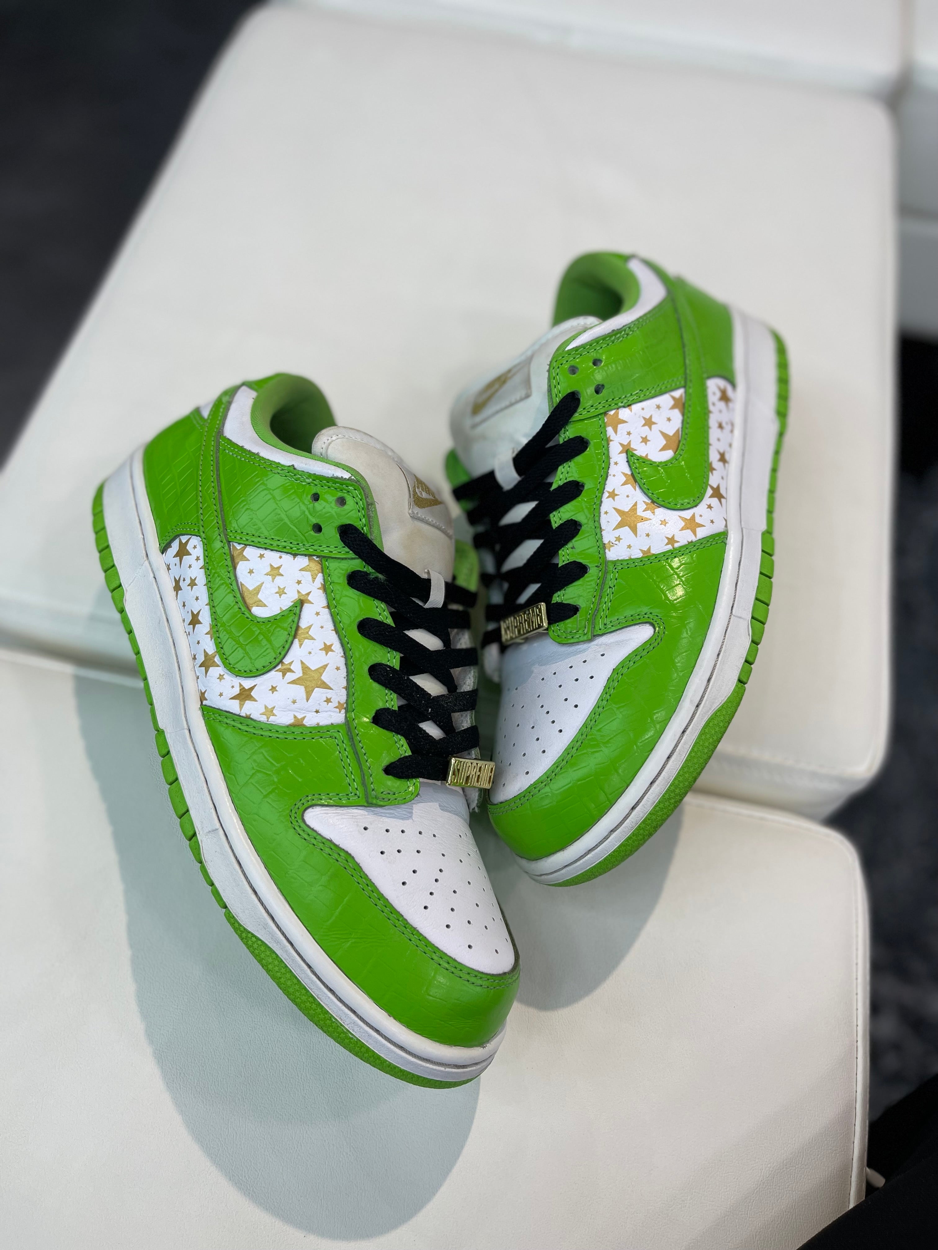 Nike SB Dunk Low “Supreme Stars Mean Green”
