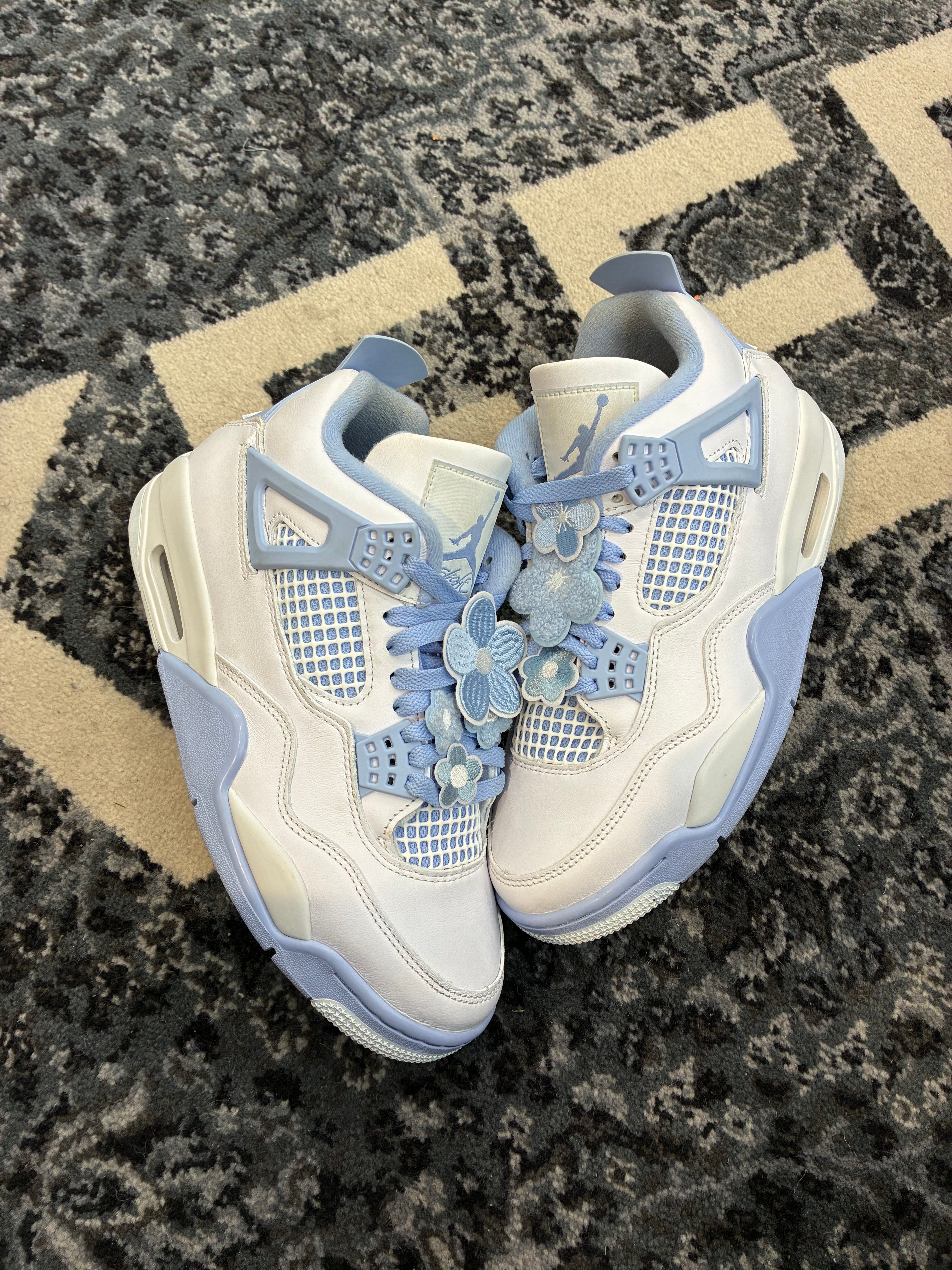 Jordan 4 “Forget Me Not”