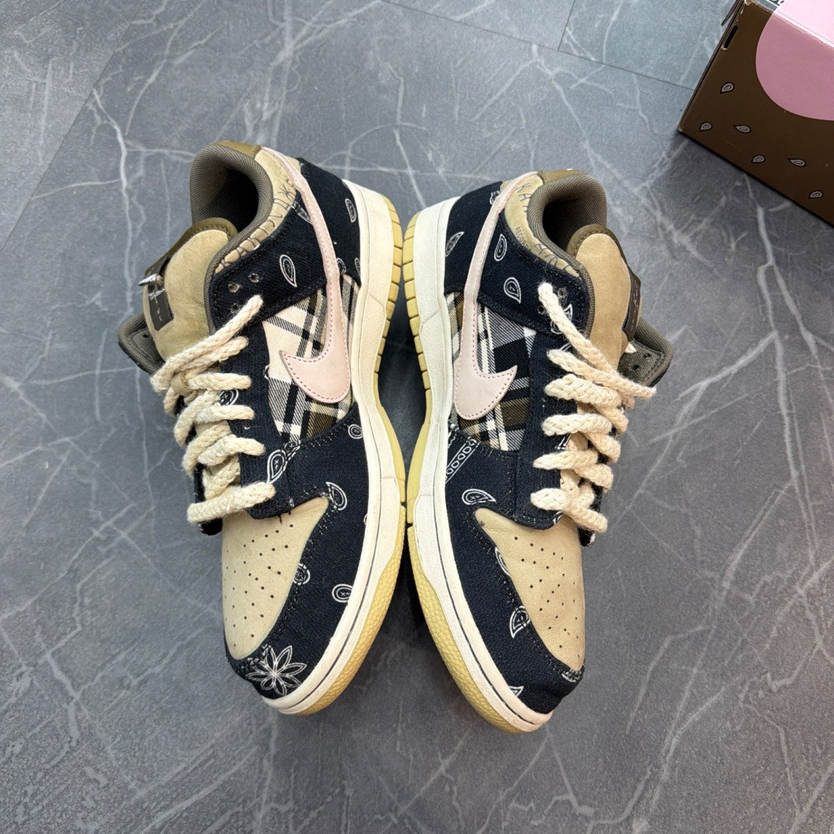 Nike SB Dunk Low Travis Scott (Special Box) - Image 3