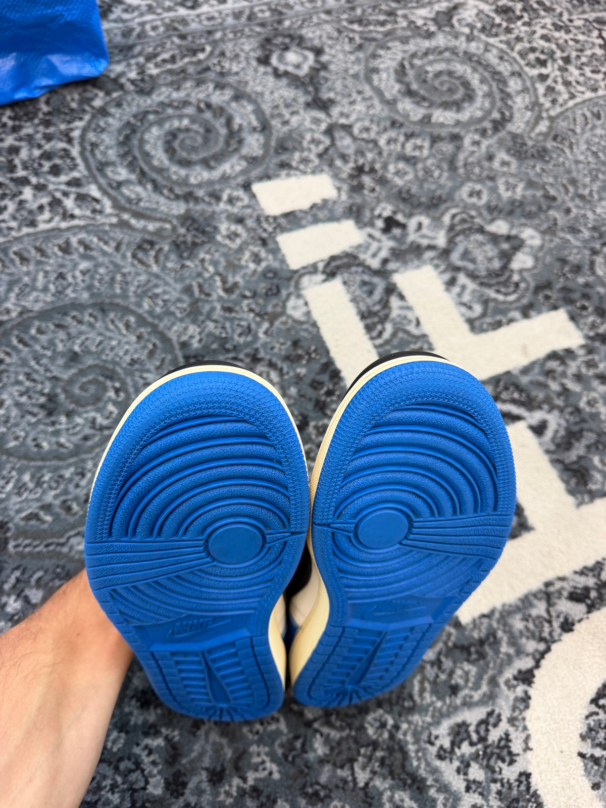 Jordan 1 Retro Low OG SP Fragment x Travis Scott