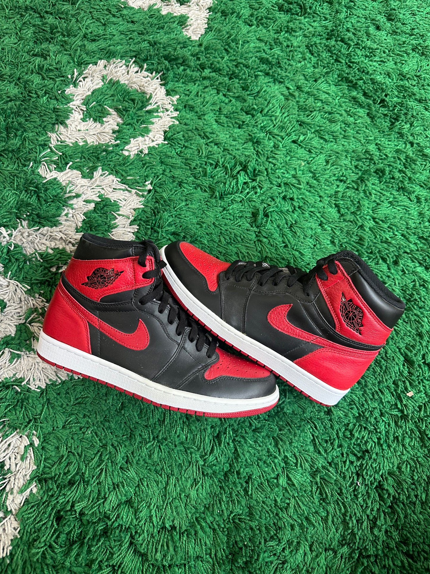 Jordan 1 High “Bred Banned” (2016)