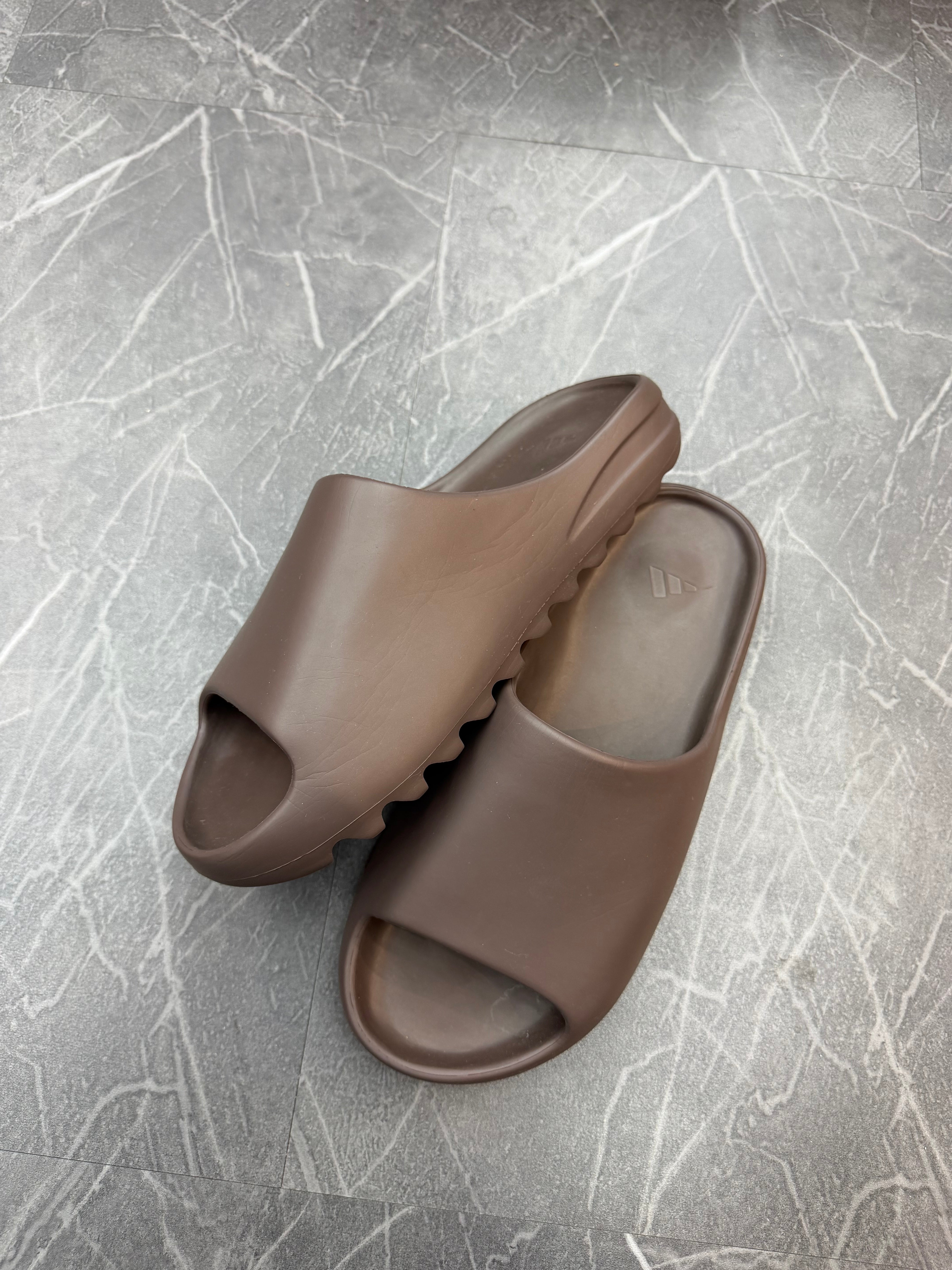 Yeezy Slide “Soot”