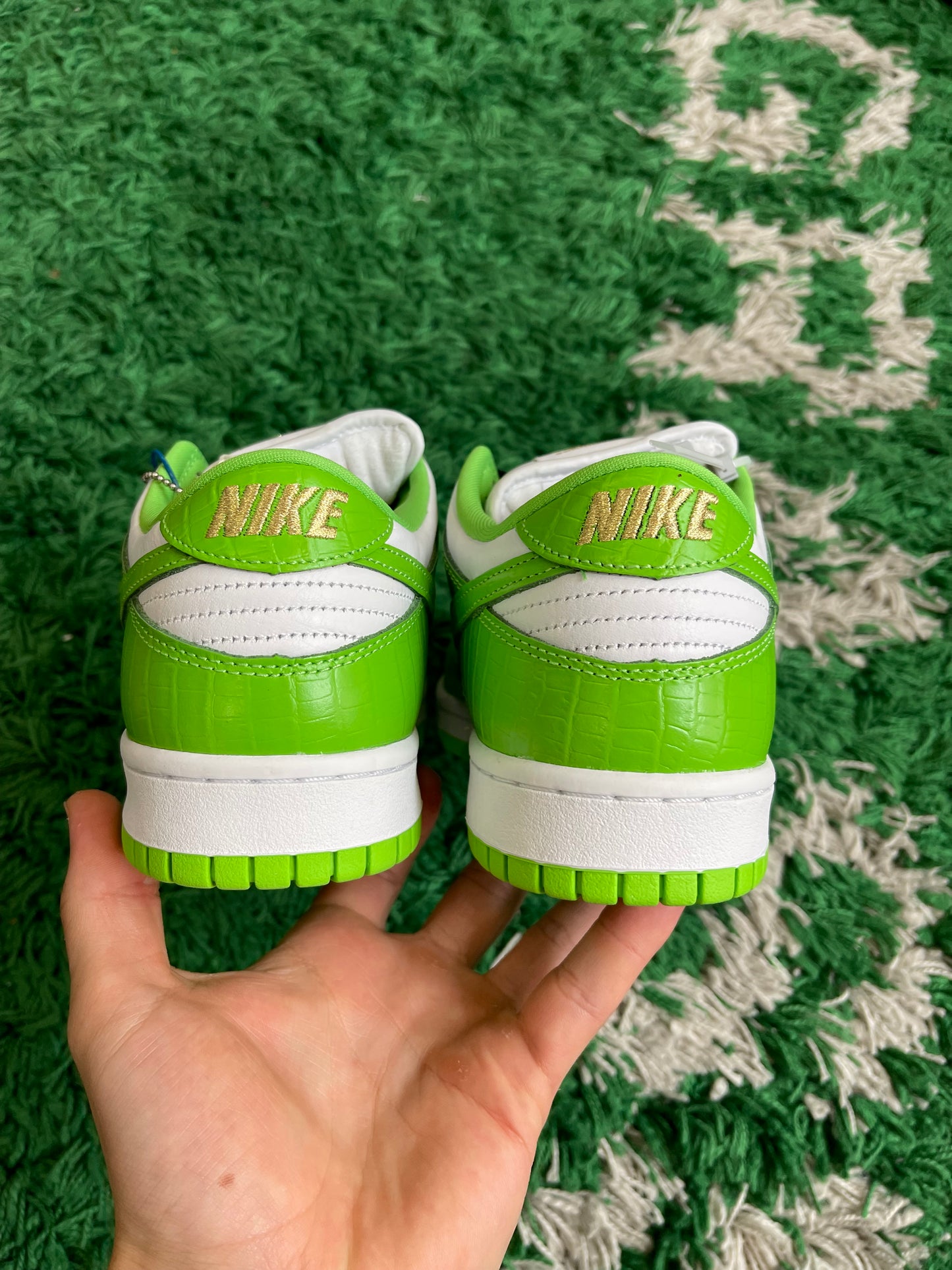 Nike Dunk Low SB x Supreme “Mean Green”