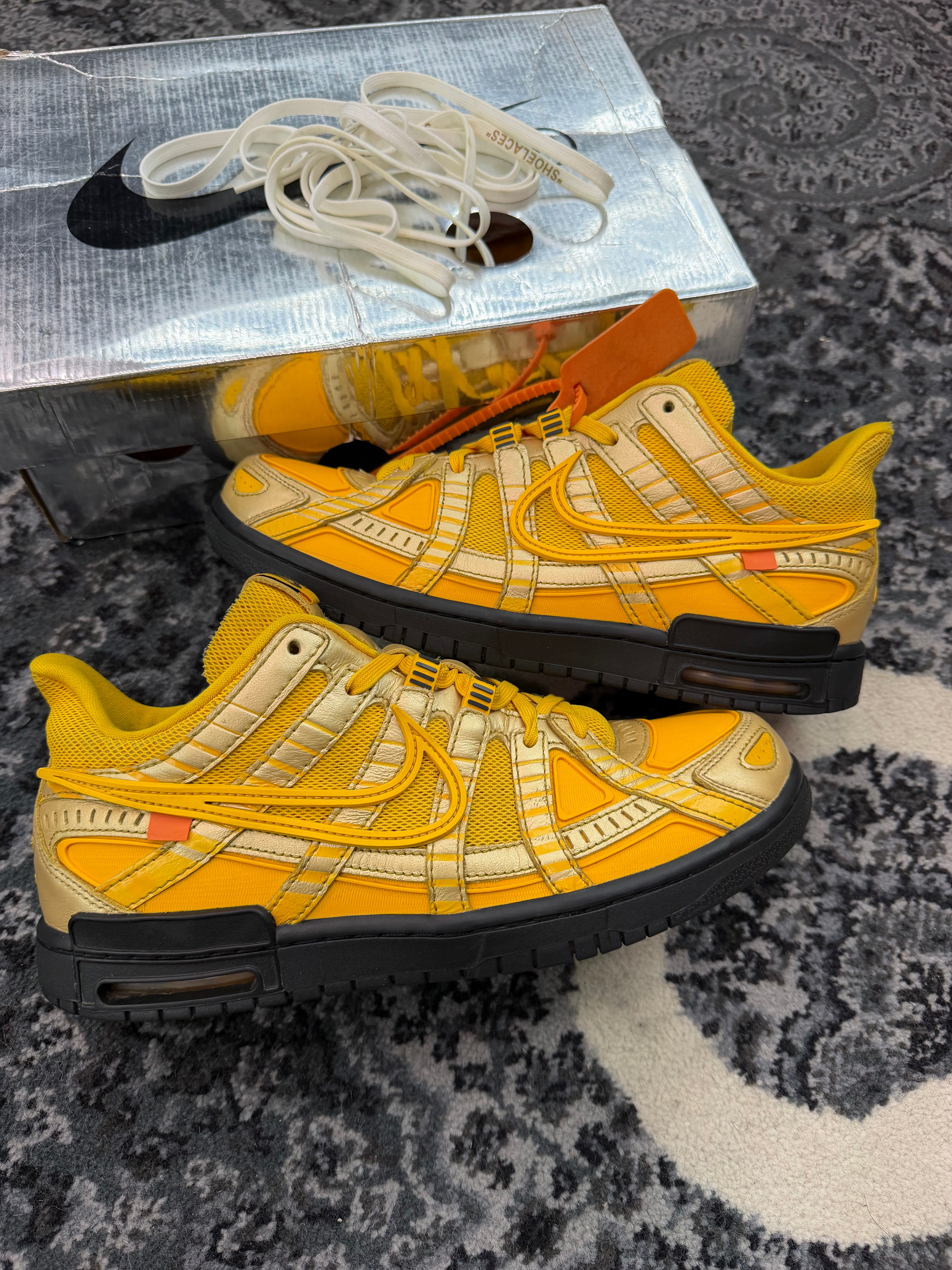 Nike x Off White Rubber Dunk Low “University Gold”