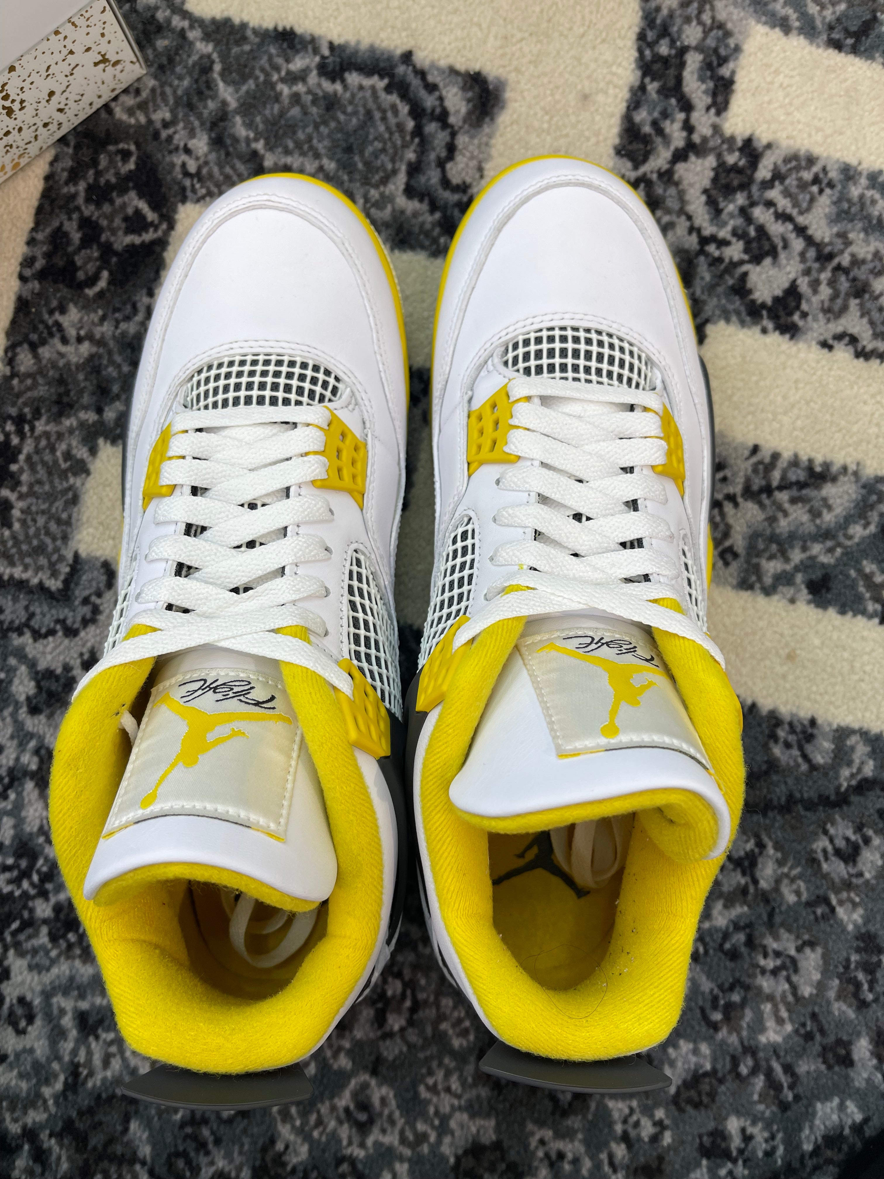 Jordan 4 “Vivid Sulfur”