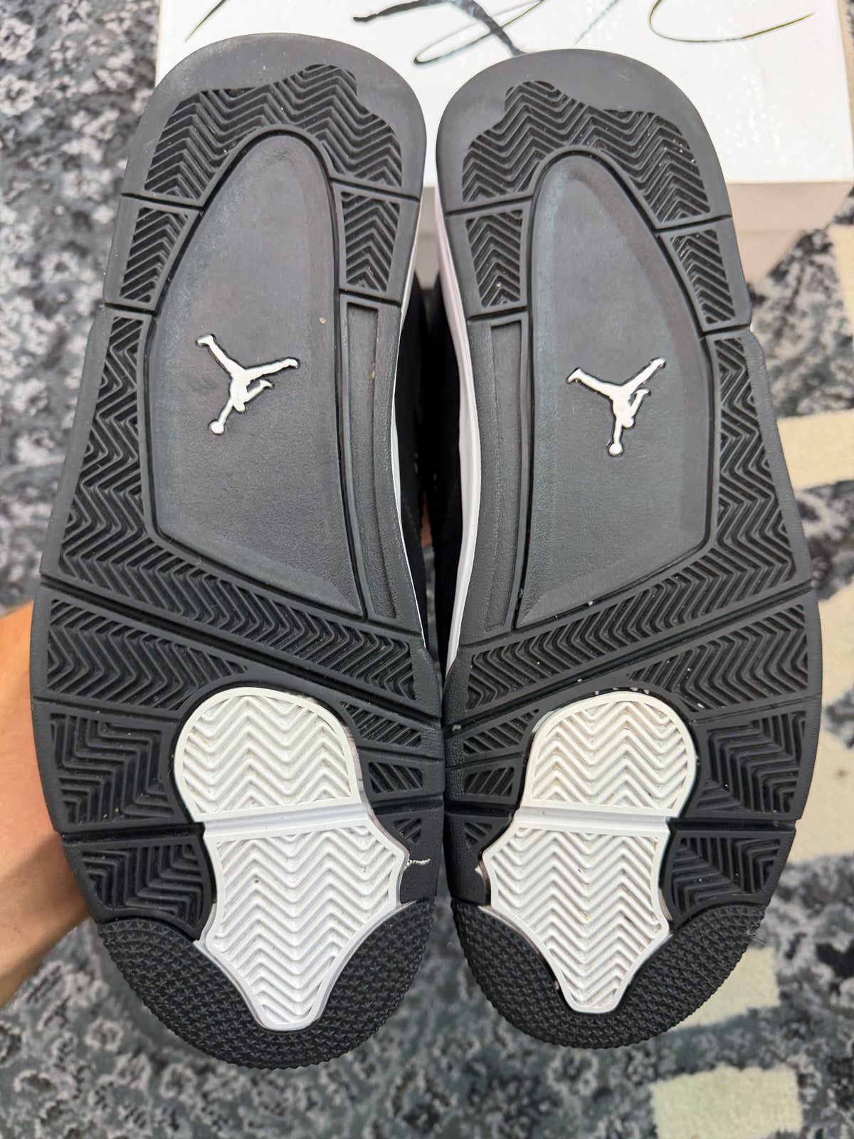 Jordan 4 “White Thunder”