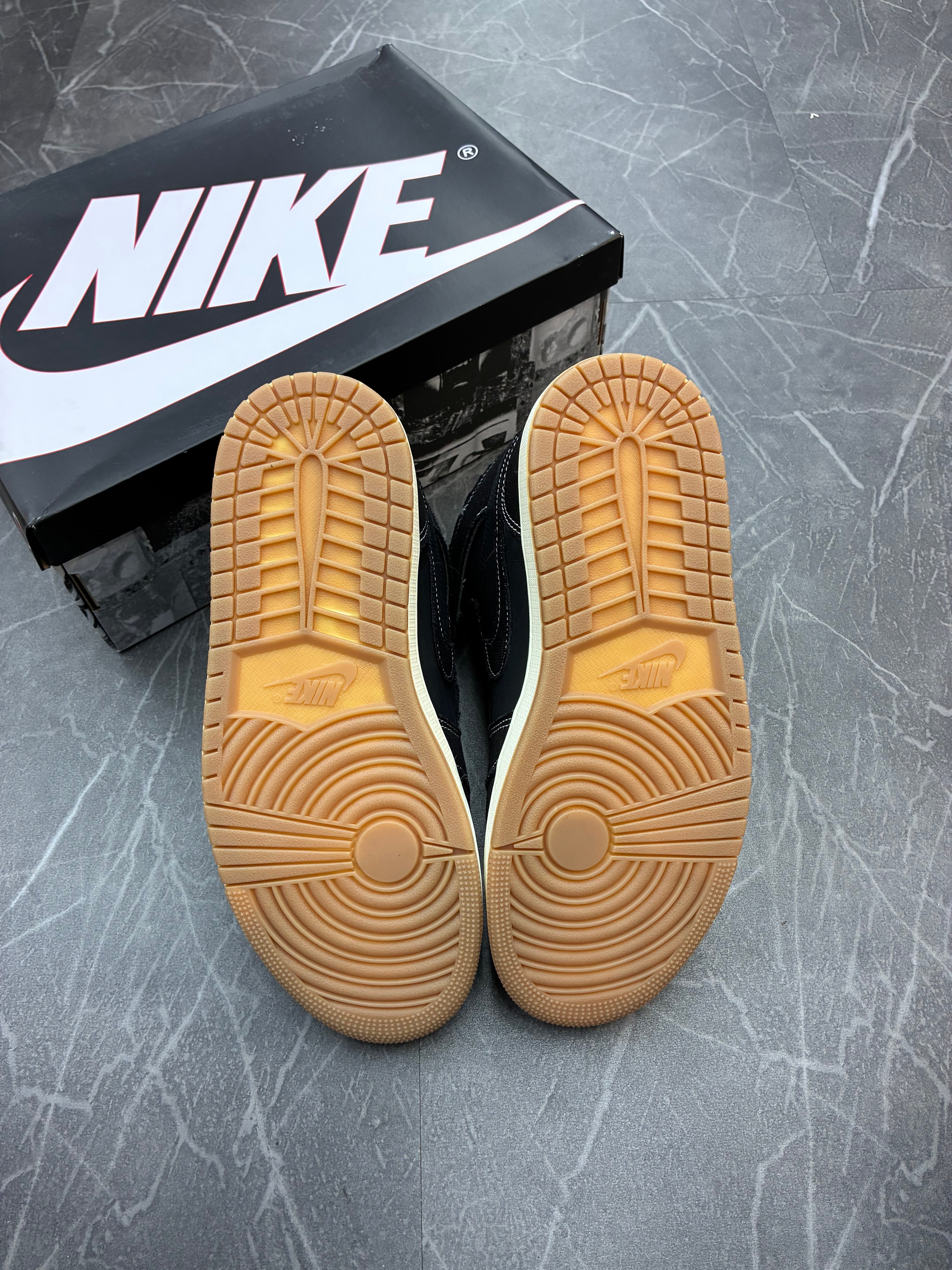 Jordan 1 High “Flight Club”