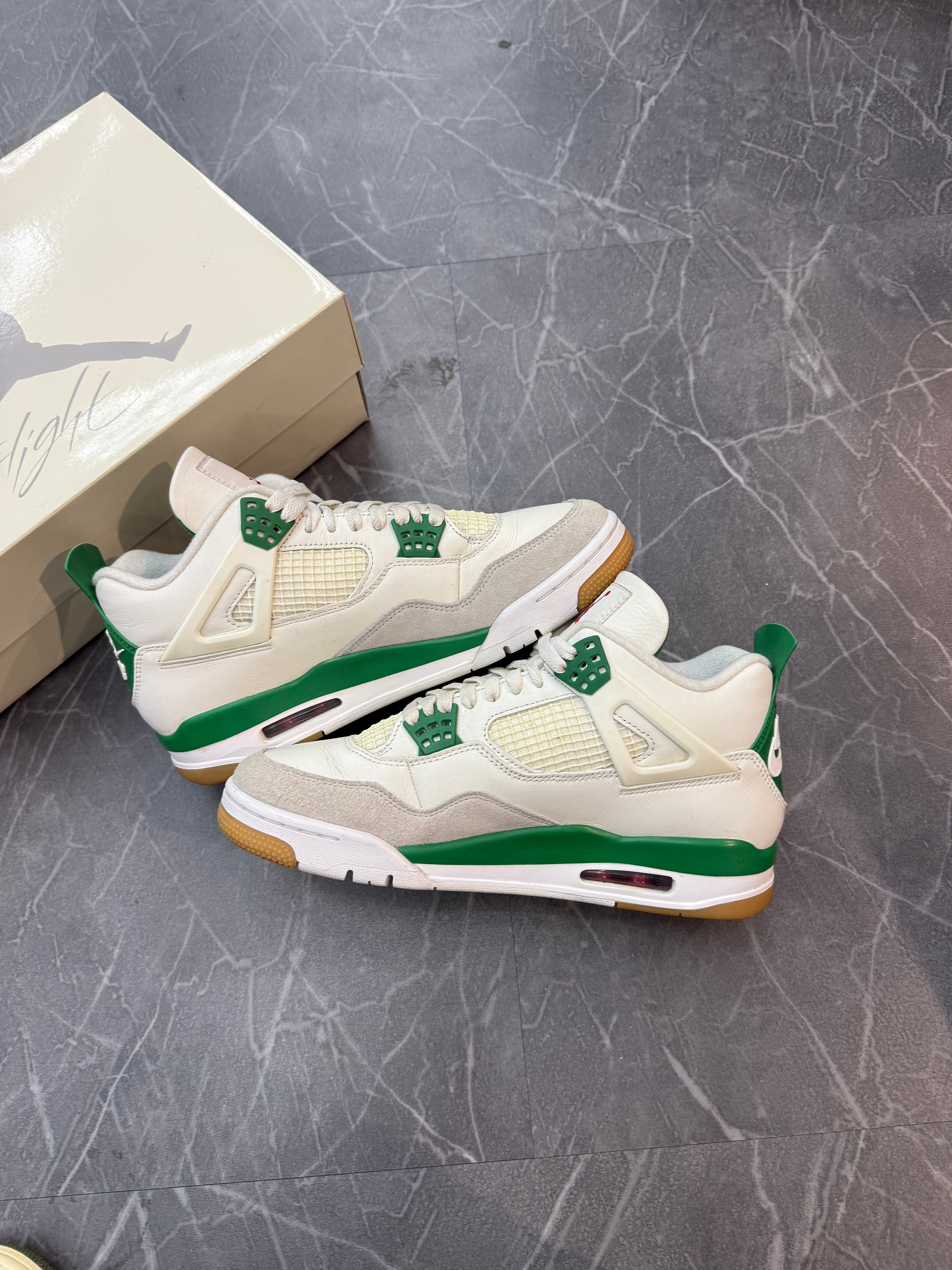 Jordan 4 SB “Pine Green”