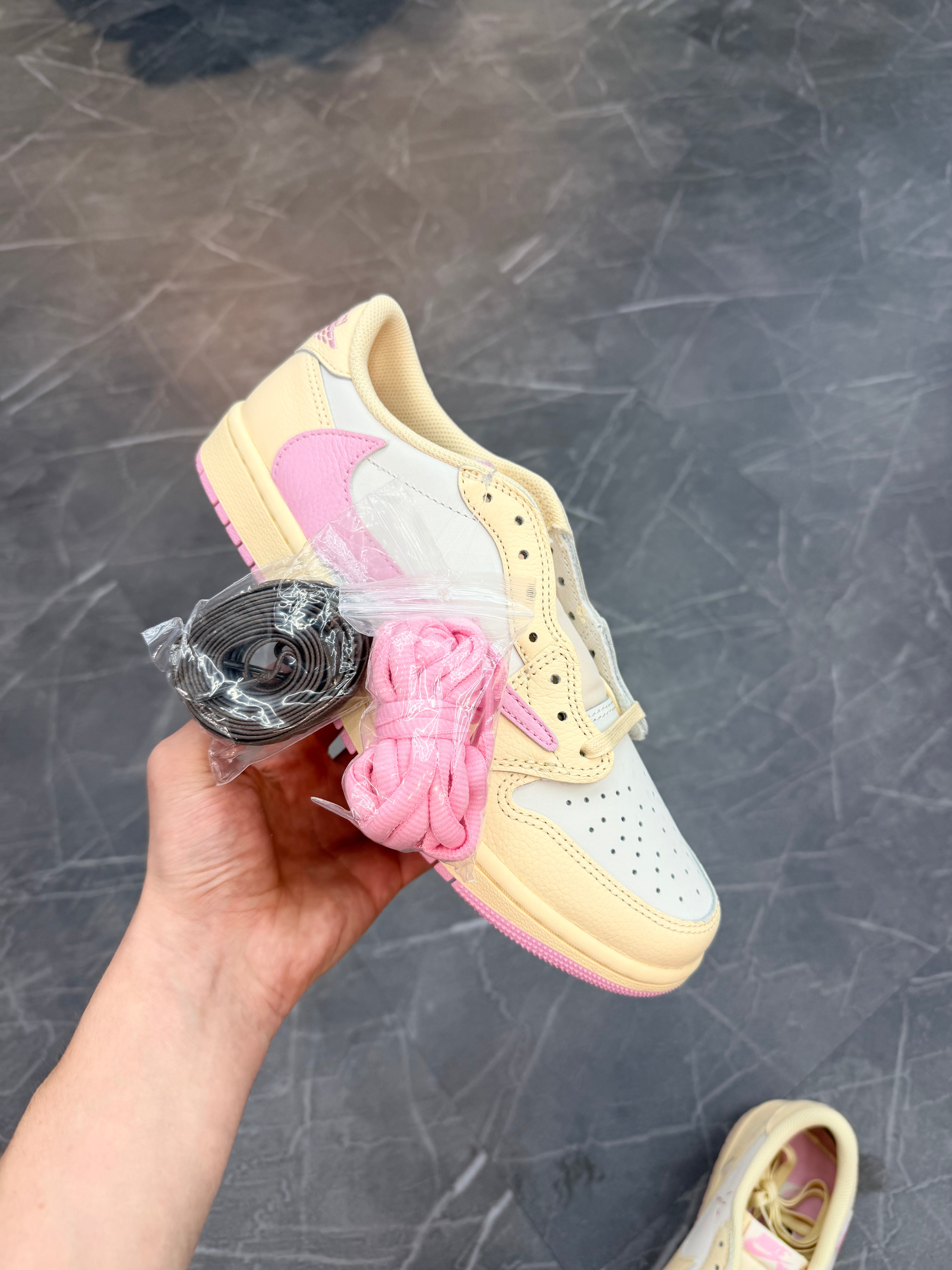 Travis Scott Jordan 1 Low “Shy Pink”