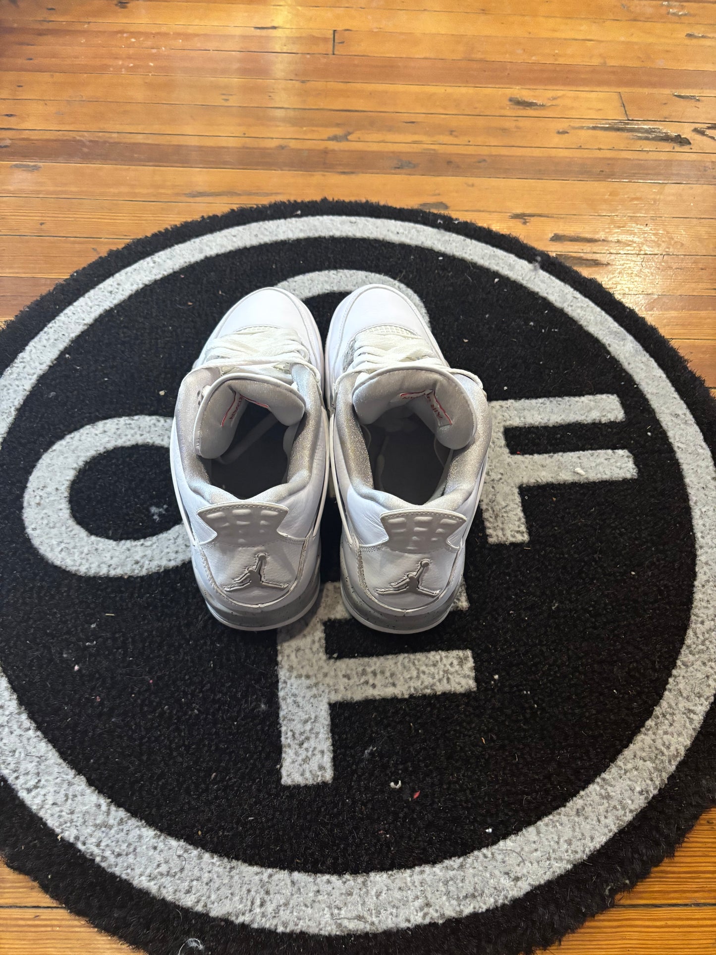 Jordan 4 “White Oreo”