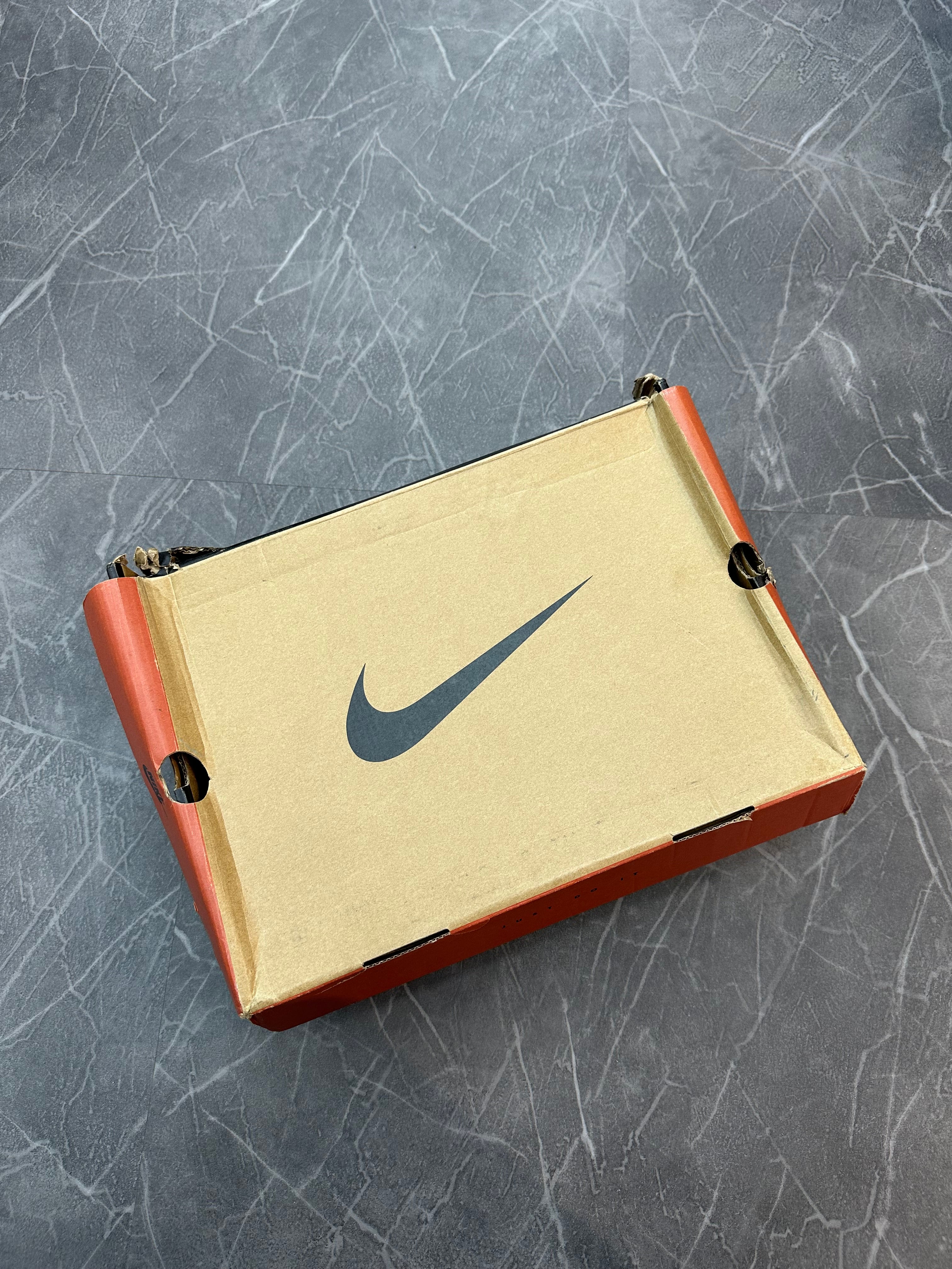 Jordan 11 “Playoff Bred” (2019)