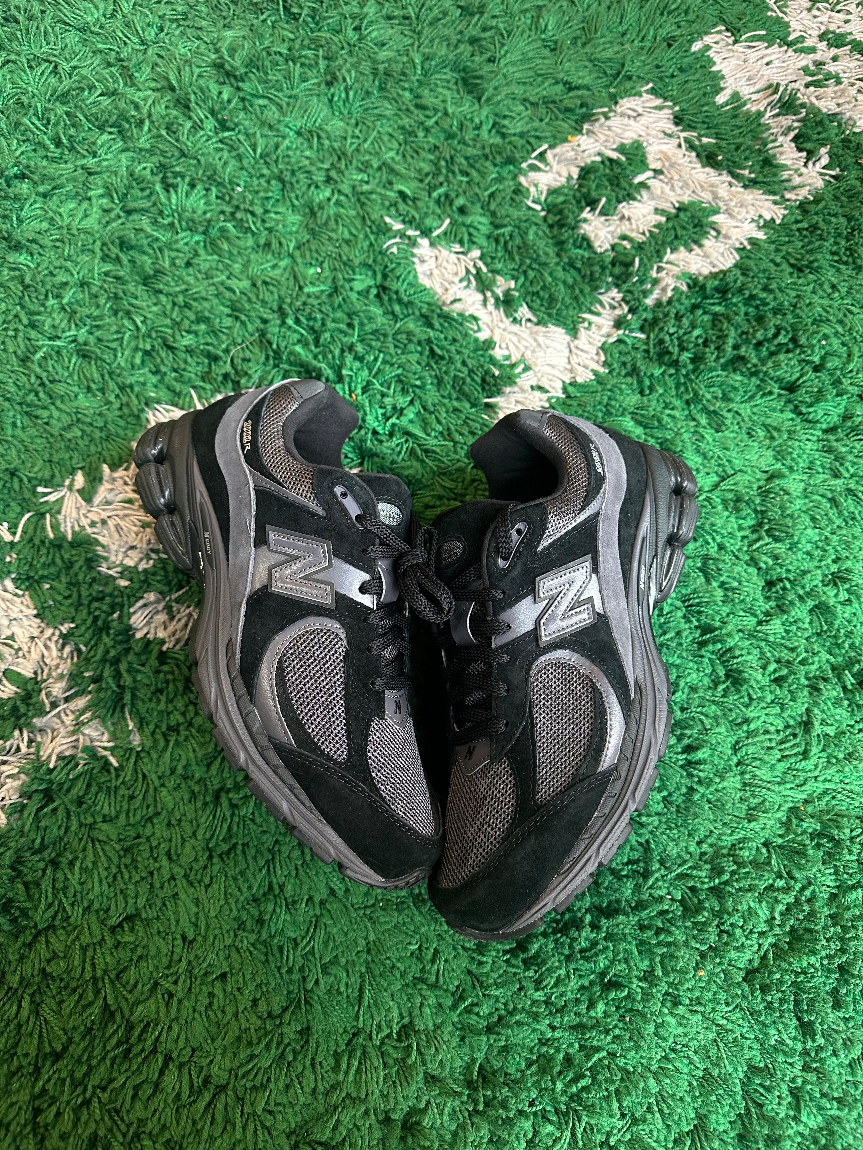 New Balance 2002R “Black Dark Grey”