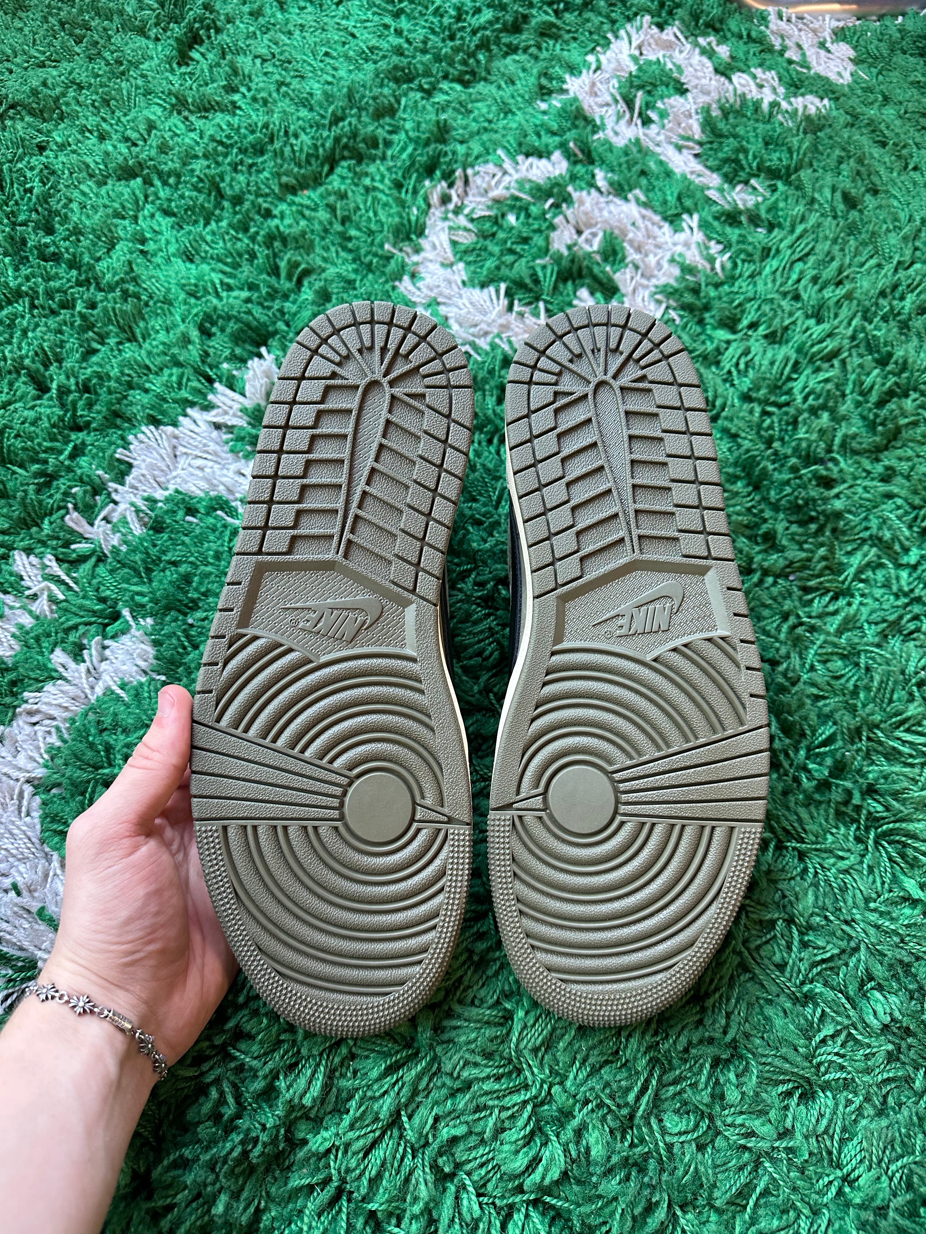 Travis Scott Jordan 1 Low “Medium Olive”
