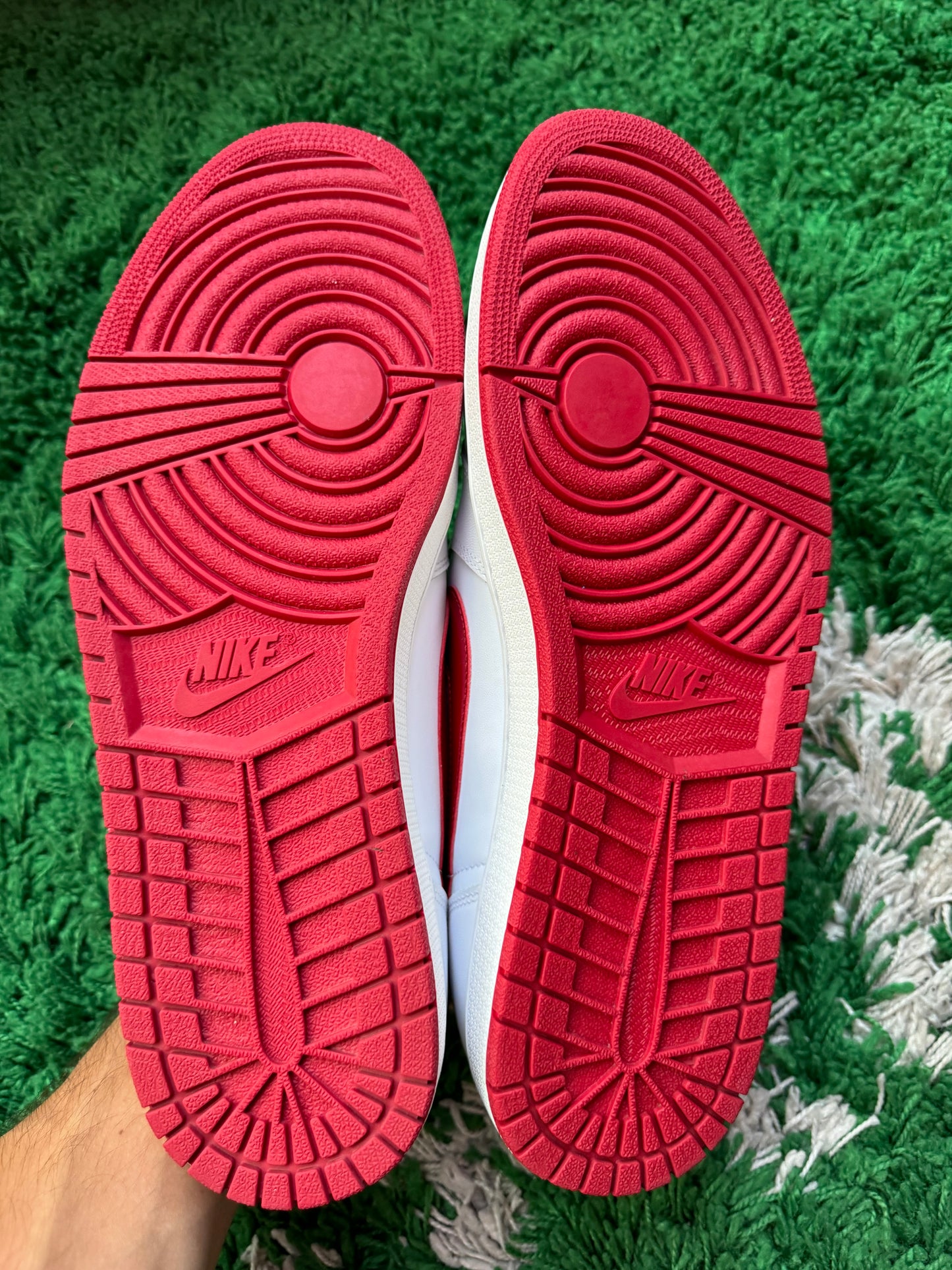 Jordan 1 Low “University Red”