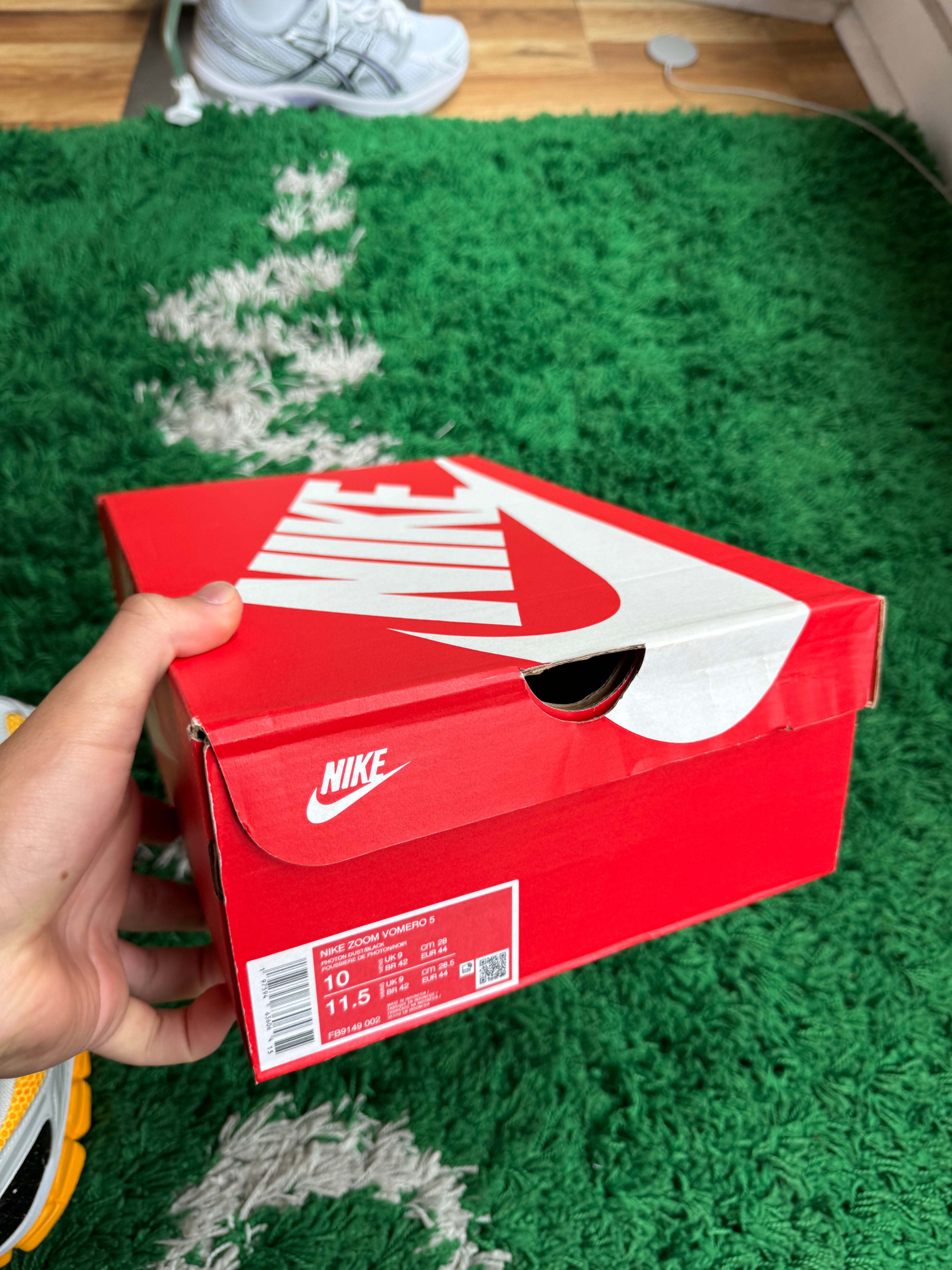 Nike Zoom Vomero 5 “Laser Orange”