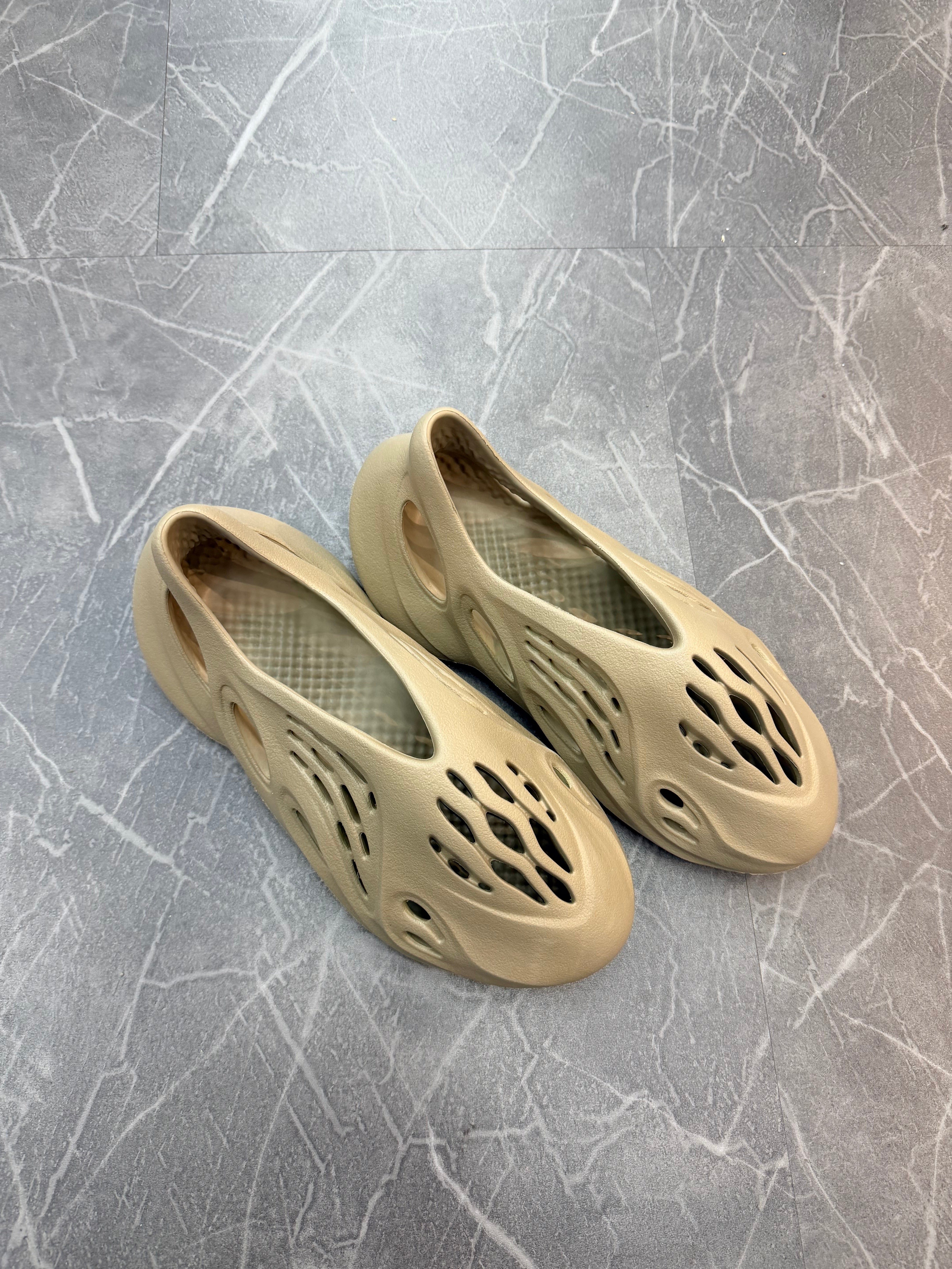 Yeezy Foam Runner “Stone Tuape”