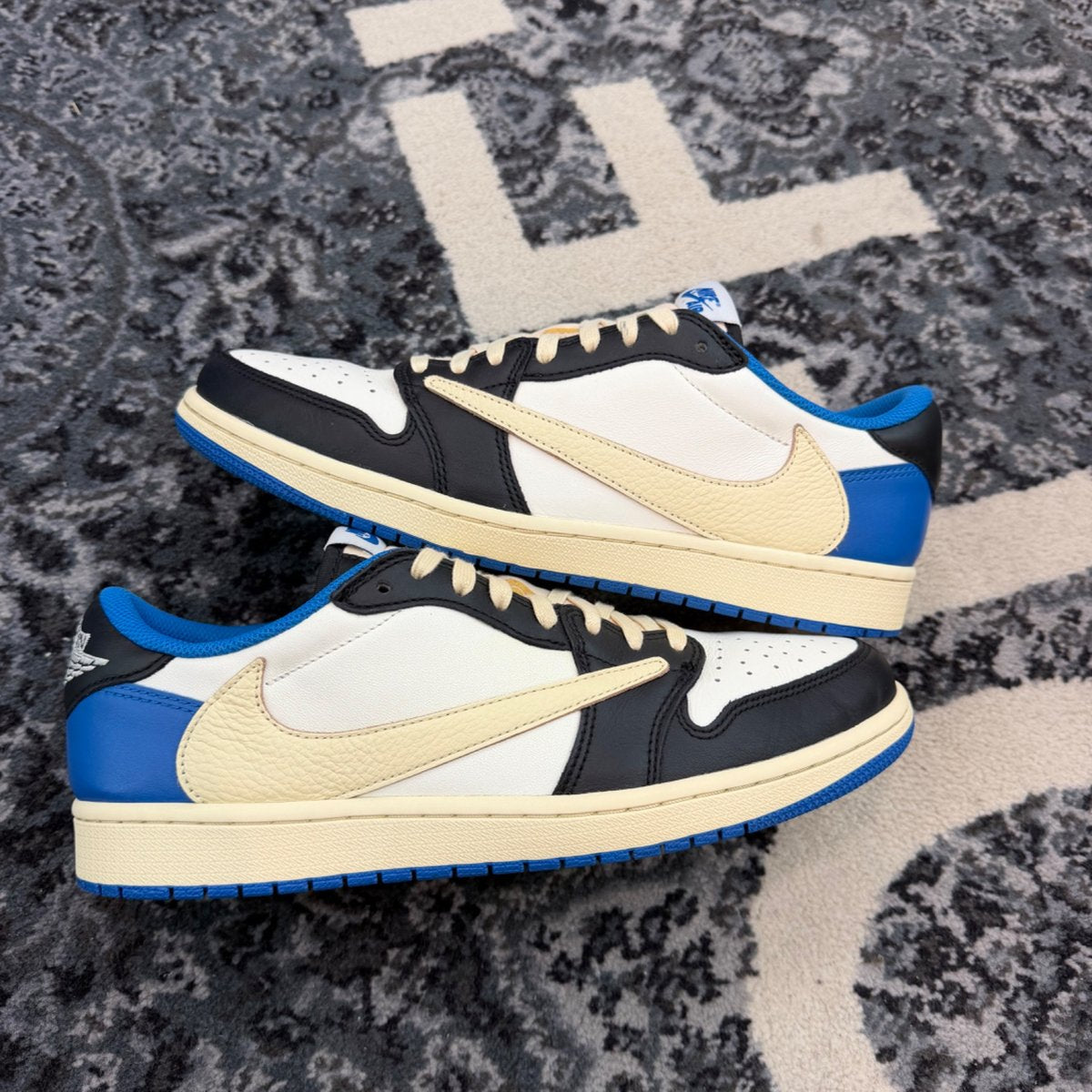 Jordan 1 Retro Low OG SP Fragment x Travis Scott