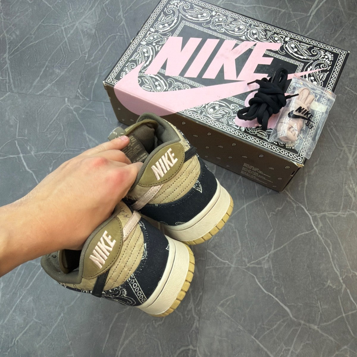 Nike SB Dunk Low Travis Scott (Special Box) - Image 4
