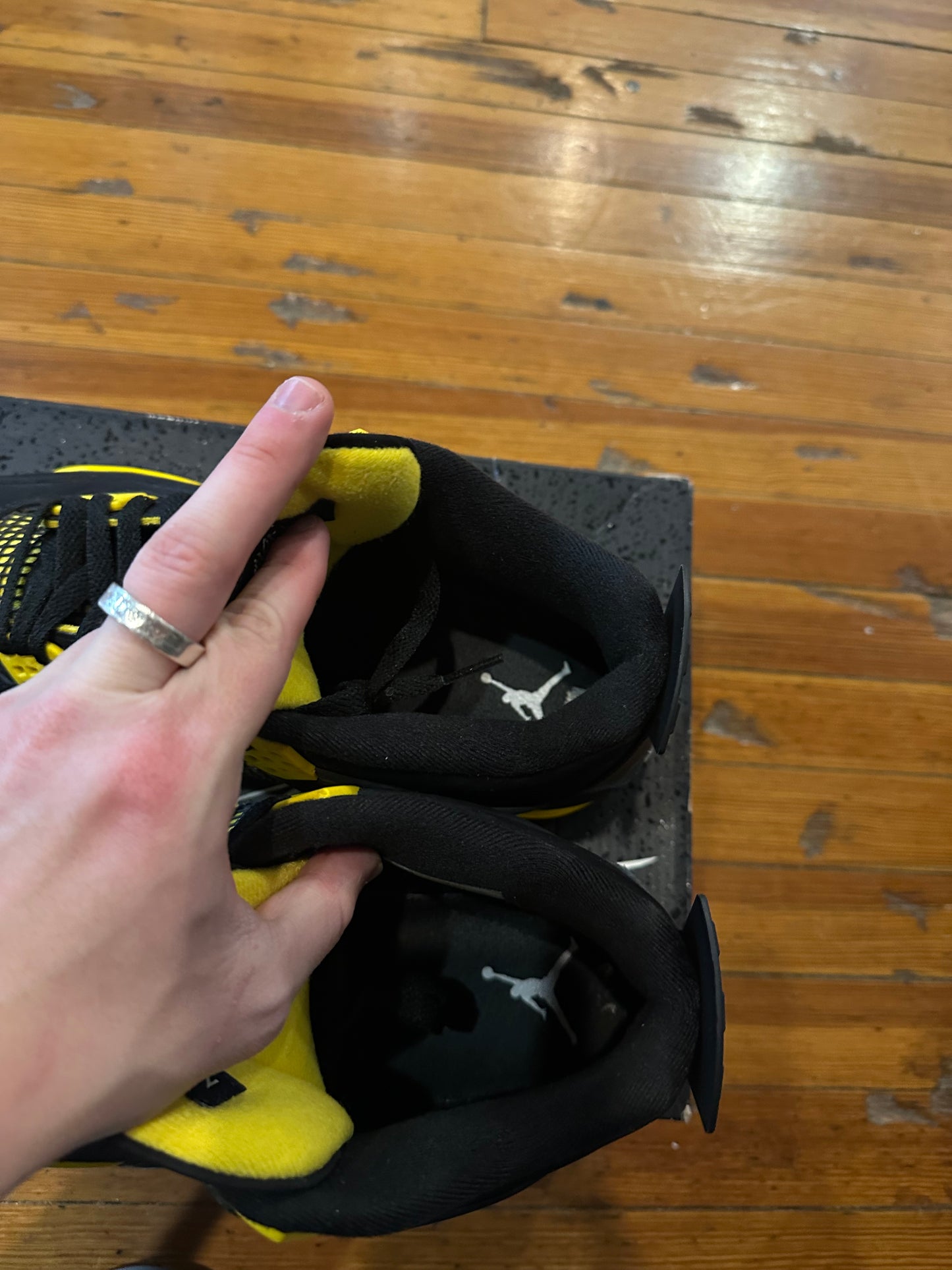 Jordan 4 “Thunder”