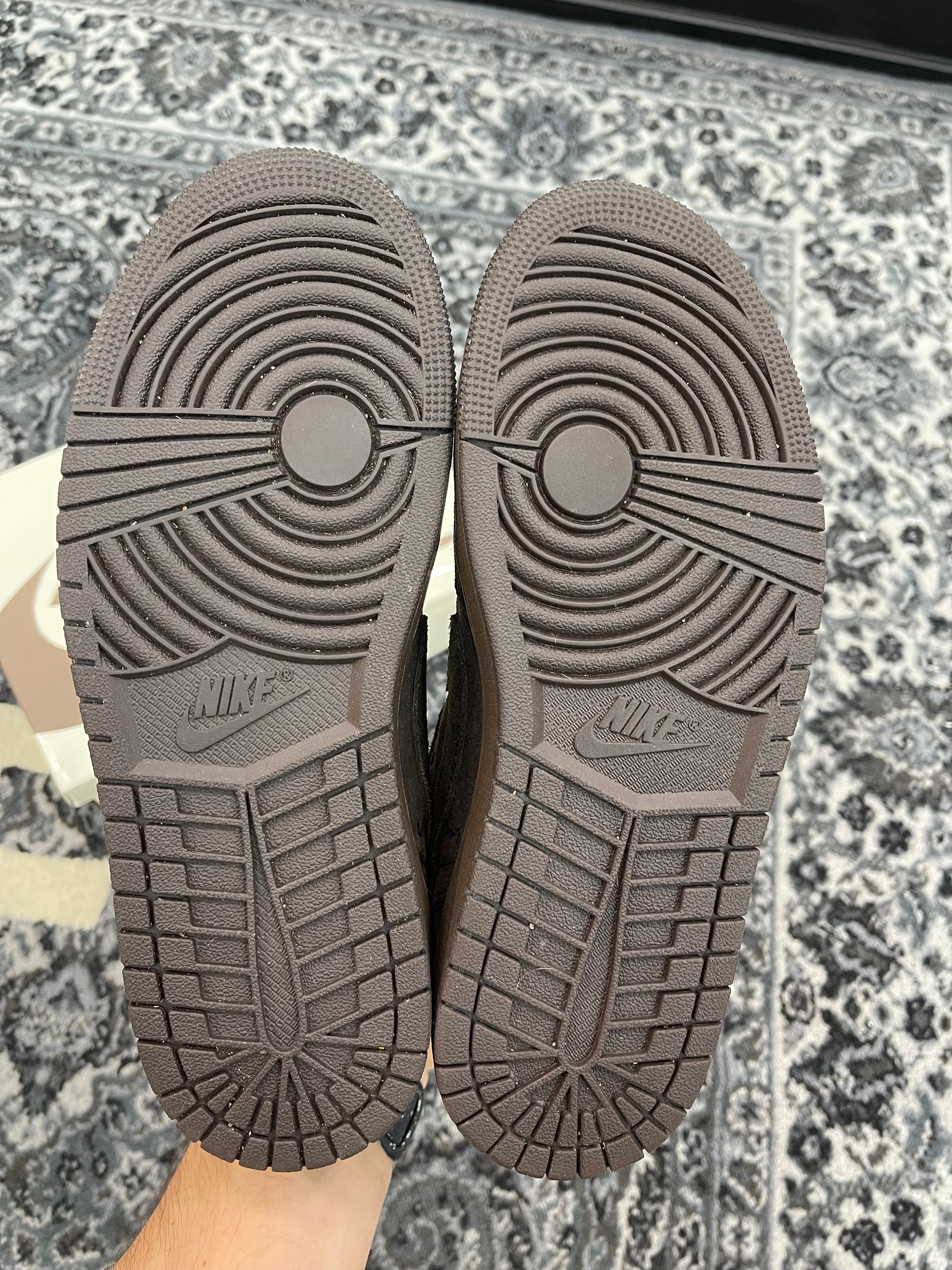 Travis Scott Jordan 1 Low “Velvet Brown”