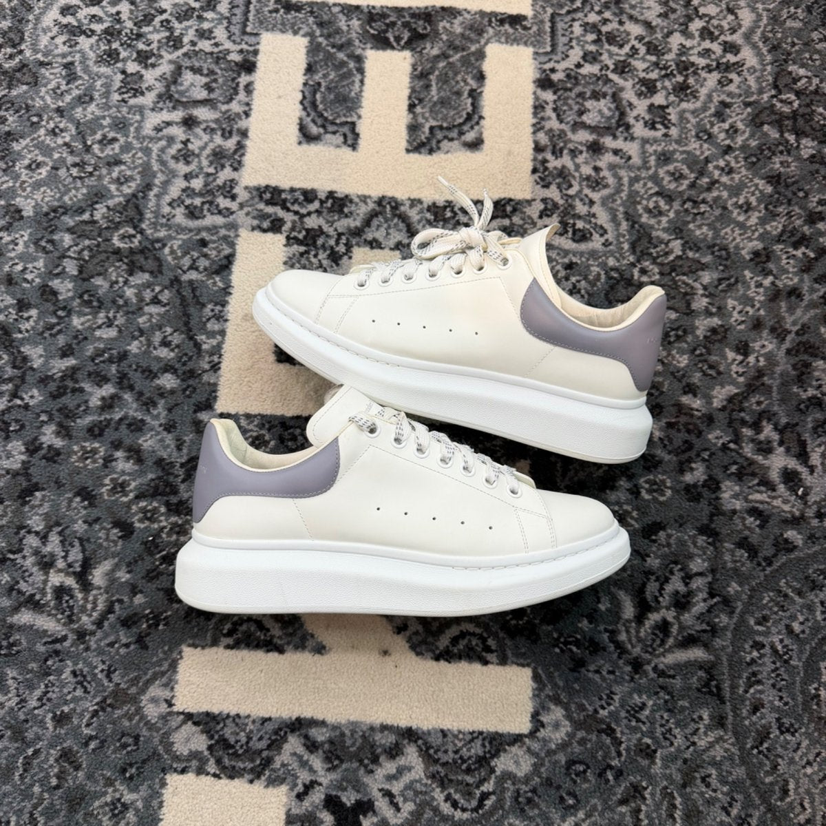 Alexander Mcqueen Sneaker Low Grey White