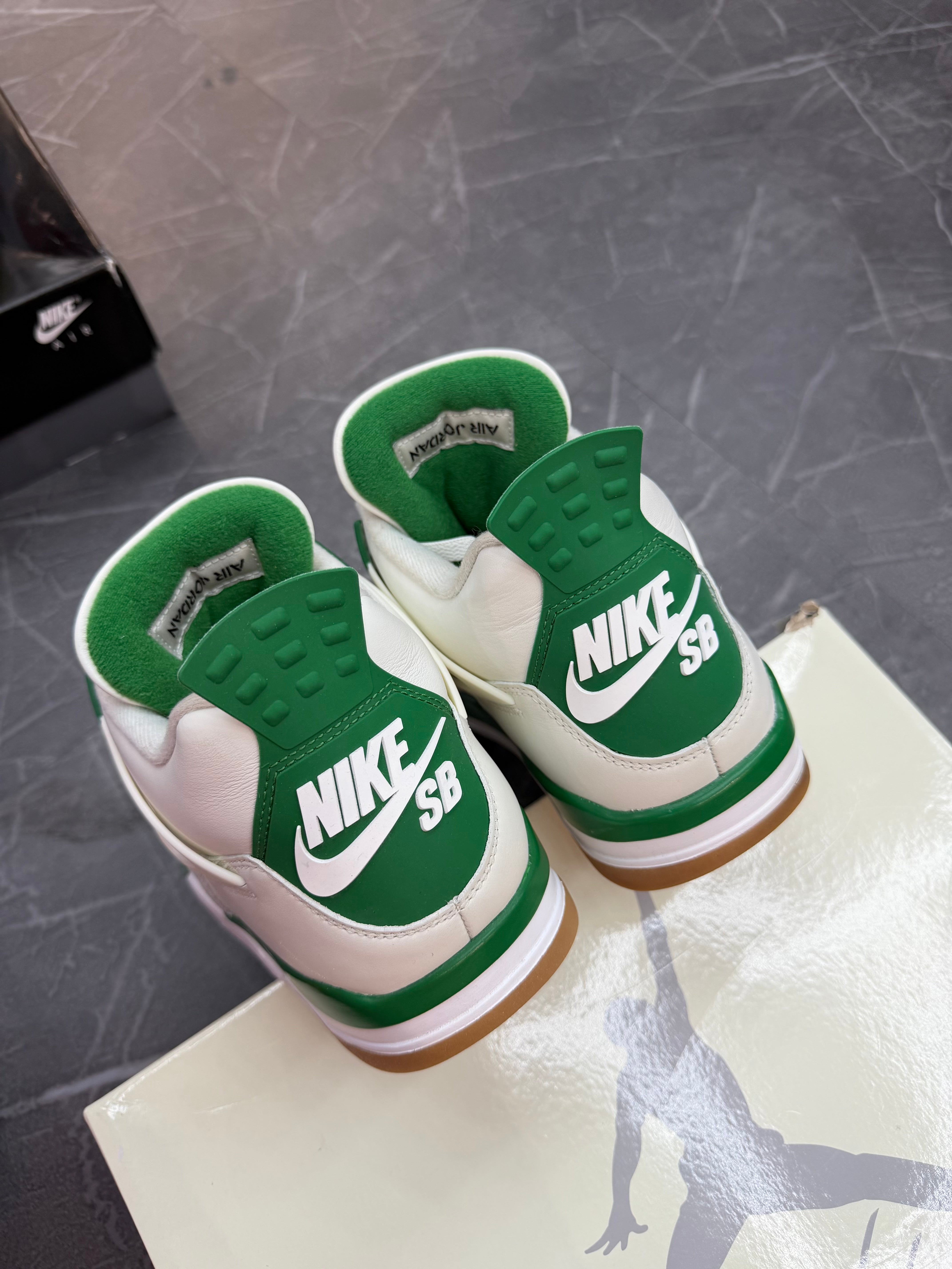 Jordan 4 x SB “Pine Green”