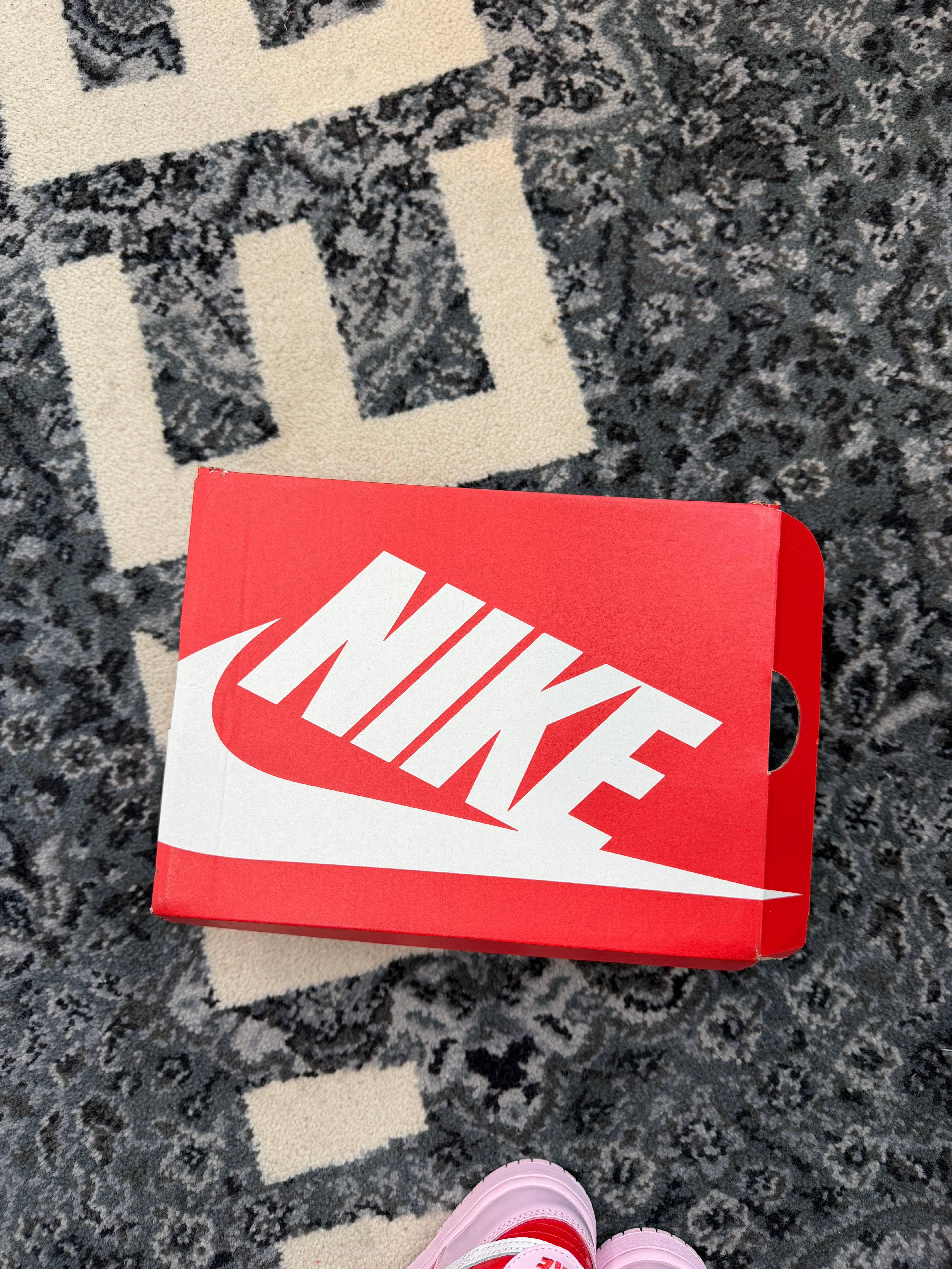Nike Dunk Low “Valentines Day”