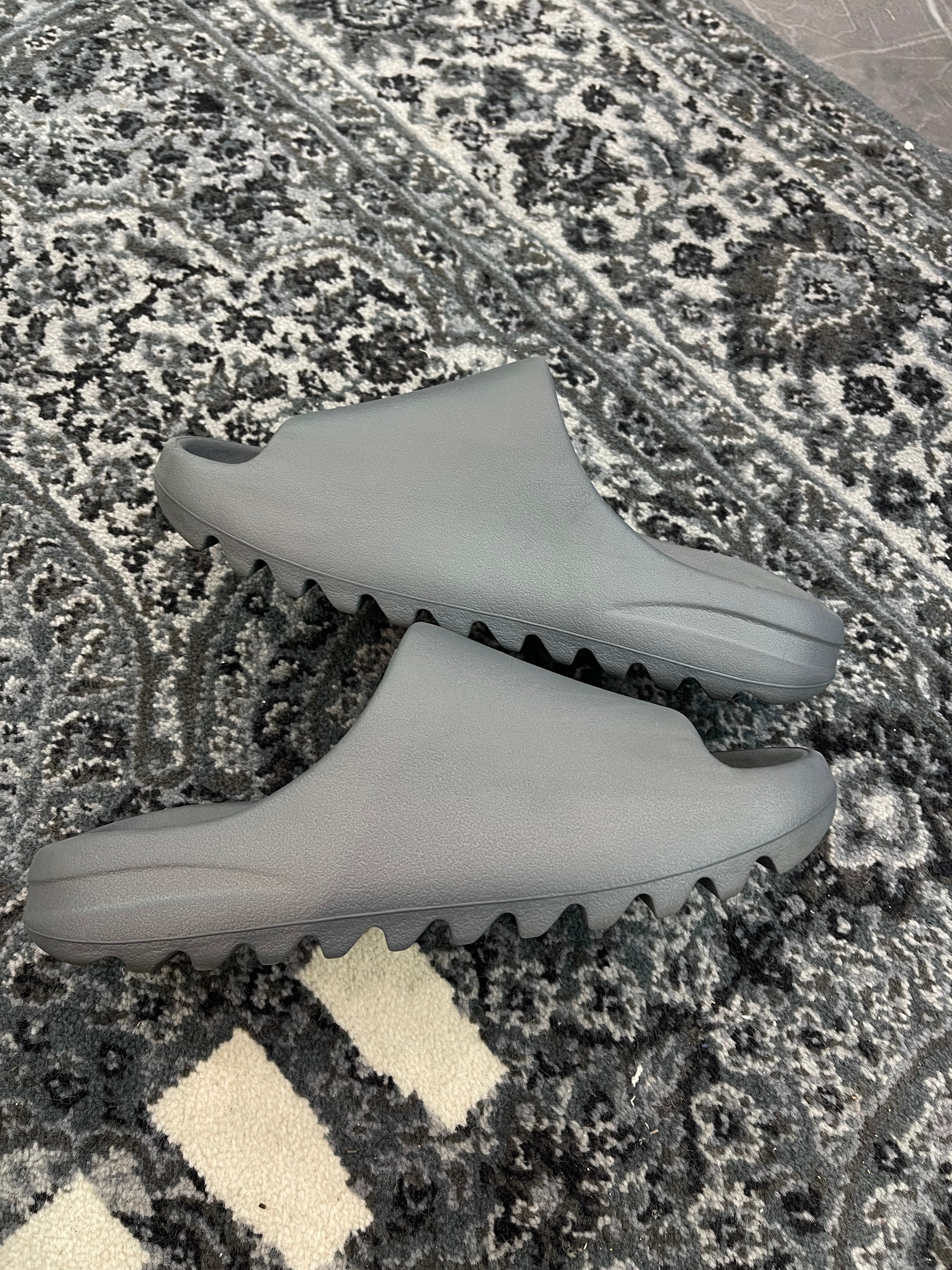 Yeezy Slides “Granite”