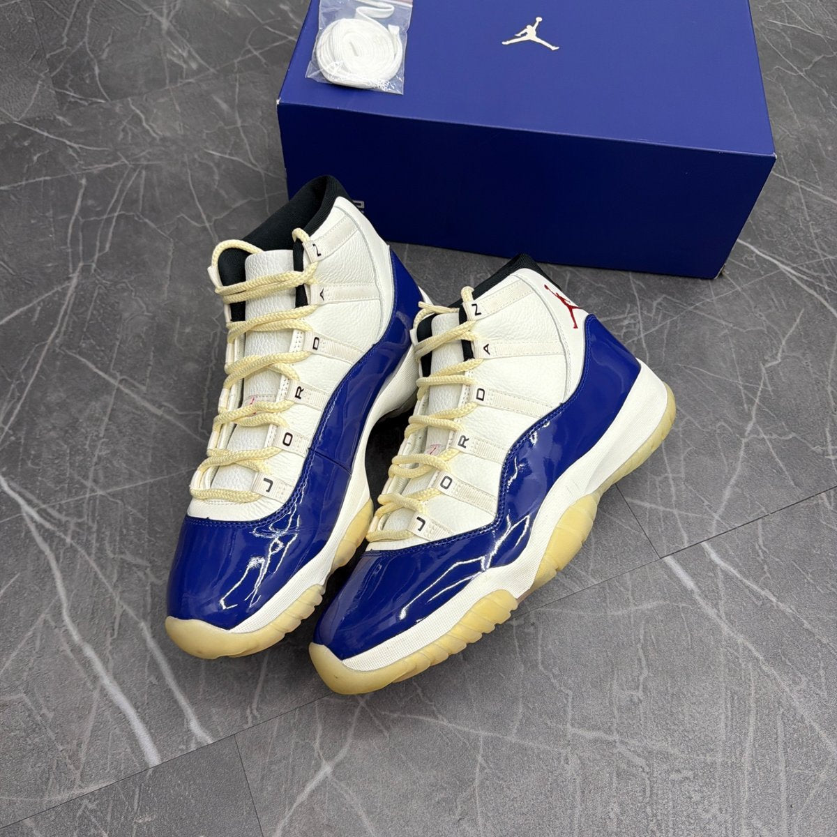 Jordan 11 Retro Rare Air (Size 10) (Lightly Worn)