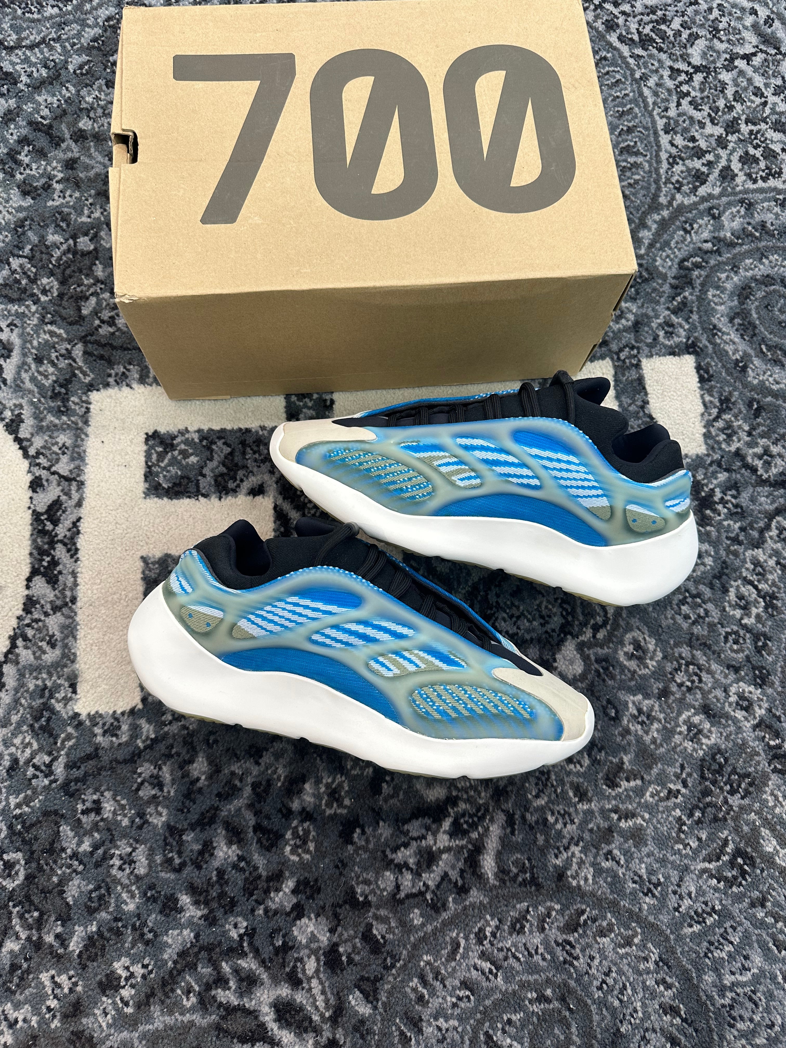 Yeezy 700 “Arzareth”