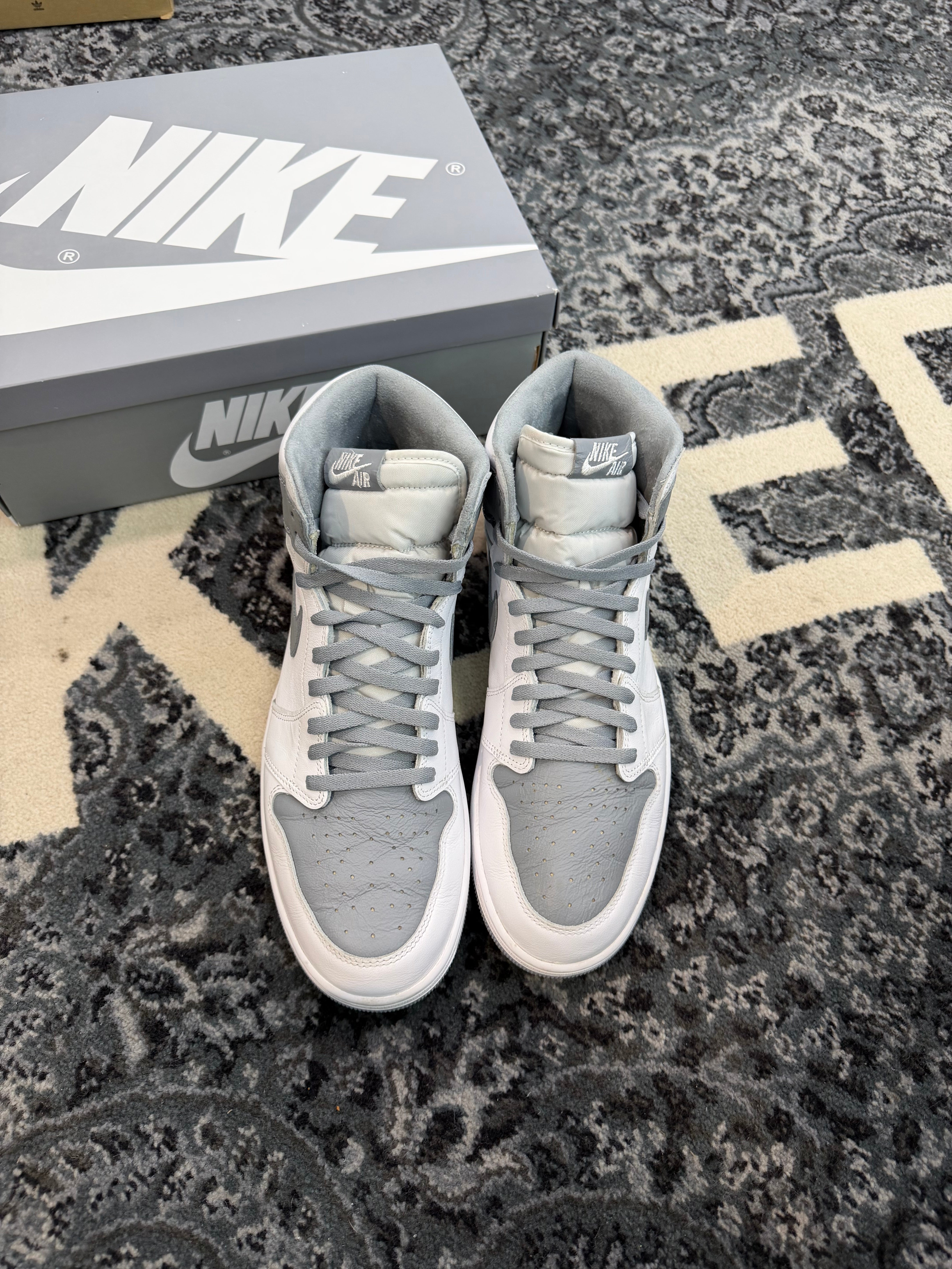 Jordan 1 High “Stealth”