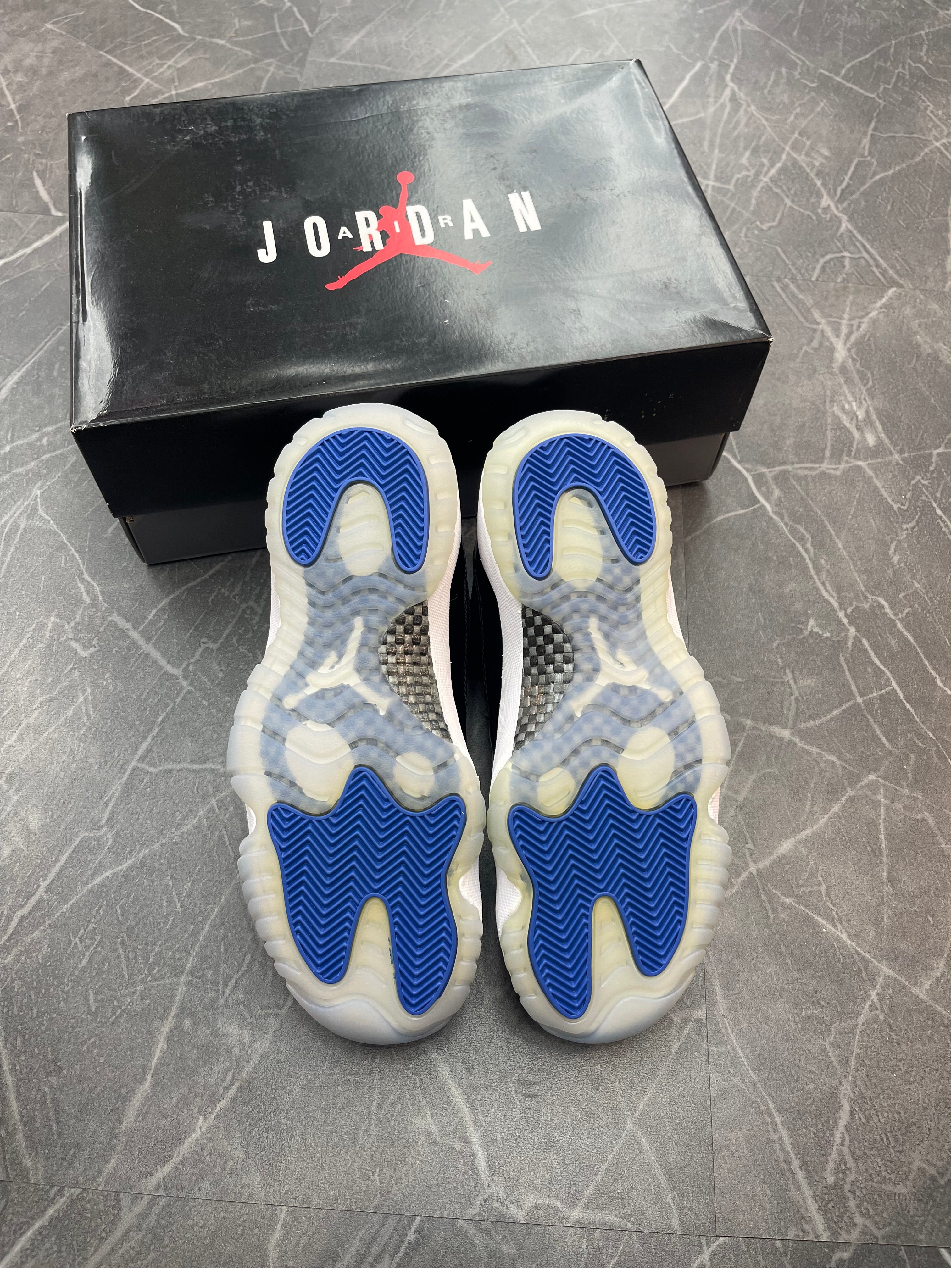 Jordan 11 Low “Space Jam”