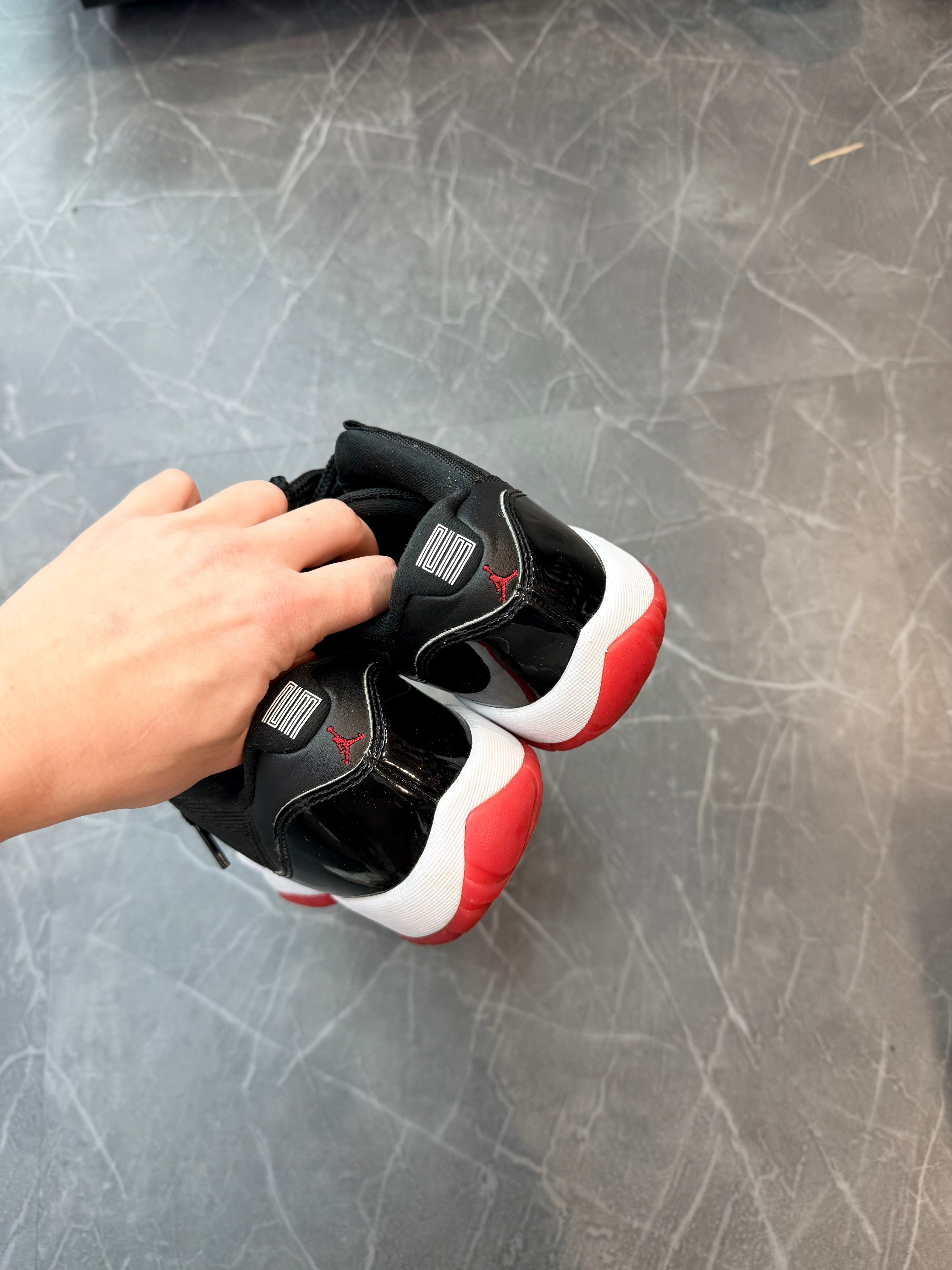 Jordan 11 Low “Bred”