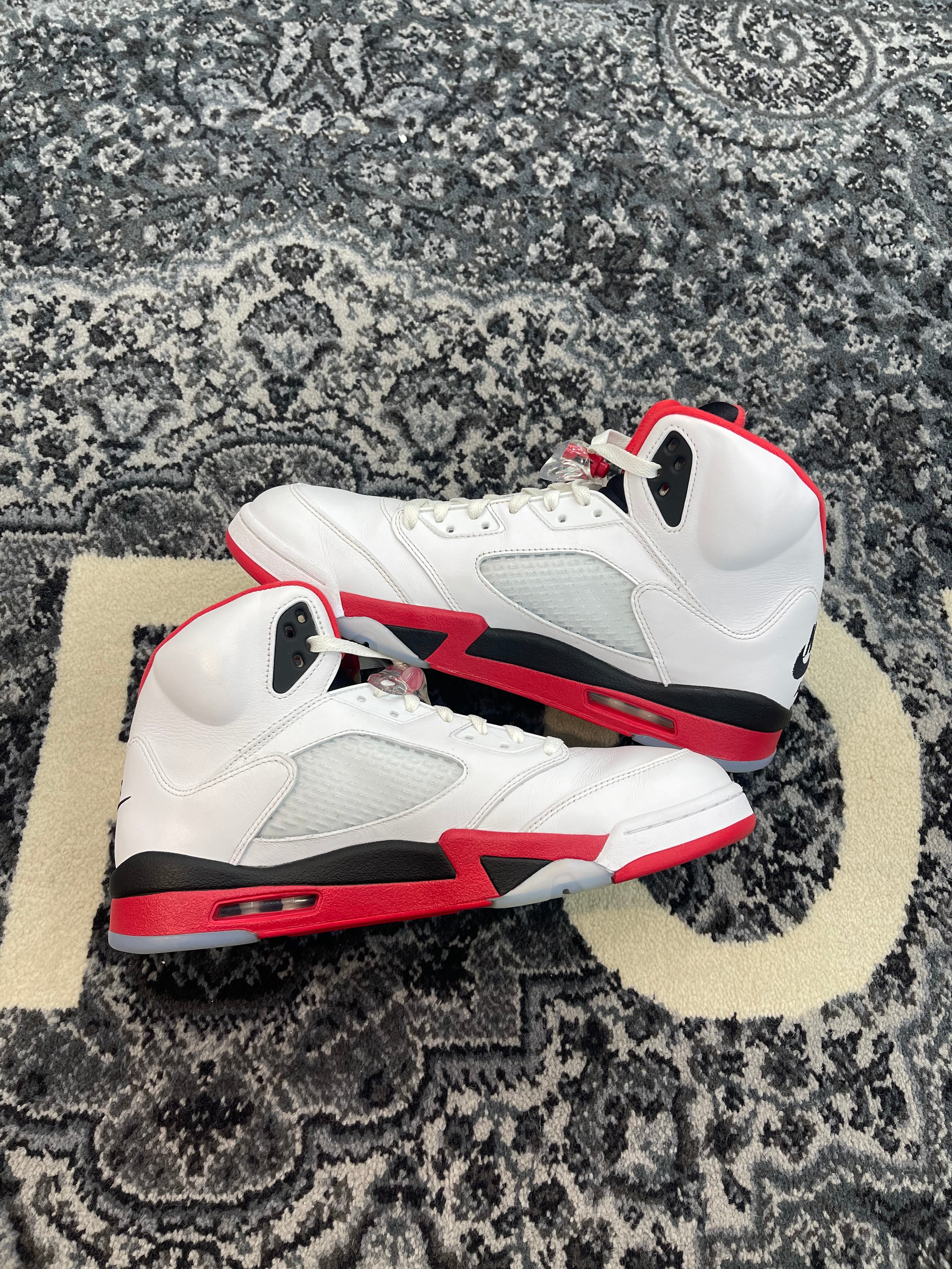 Jordan 5 “Fire Red Black Tongue(2025)”