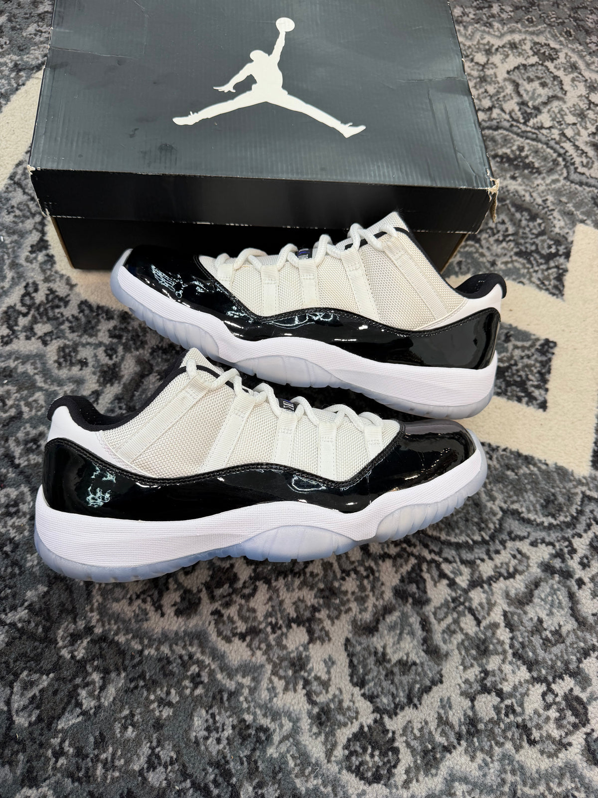 Jordan 11 Low “Concord”
