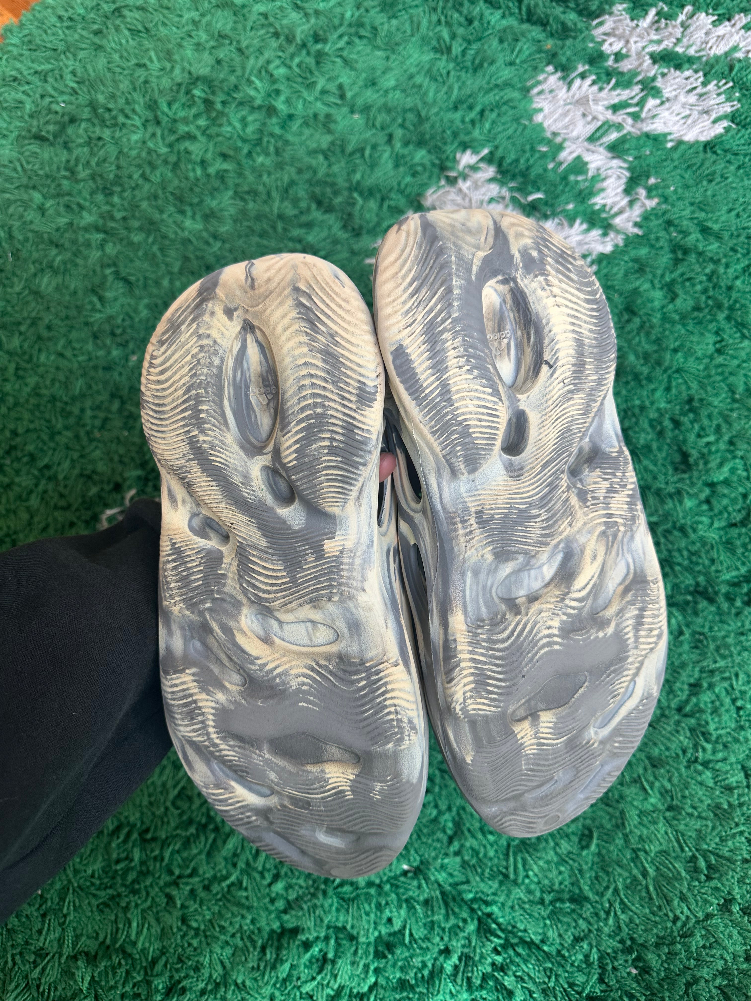 Yeezy Foam Runner “MXT Moon Grey”