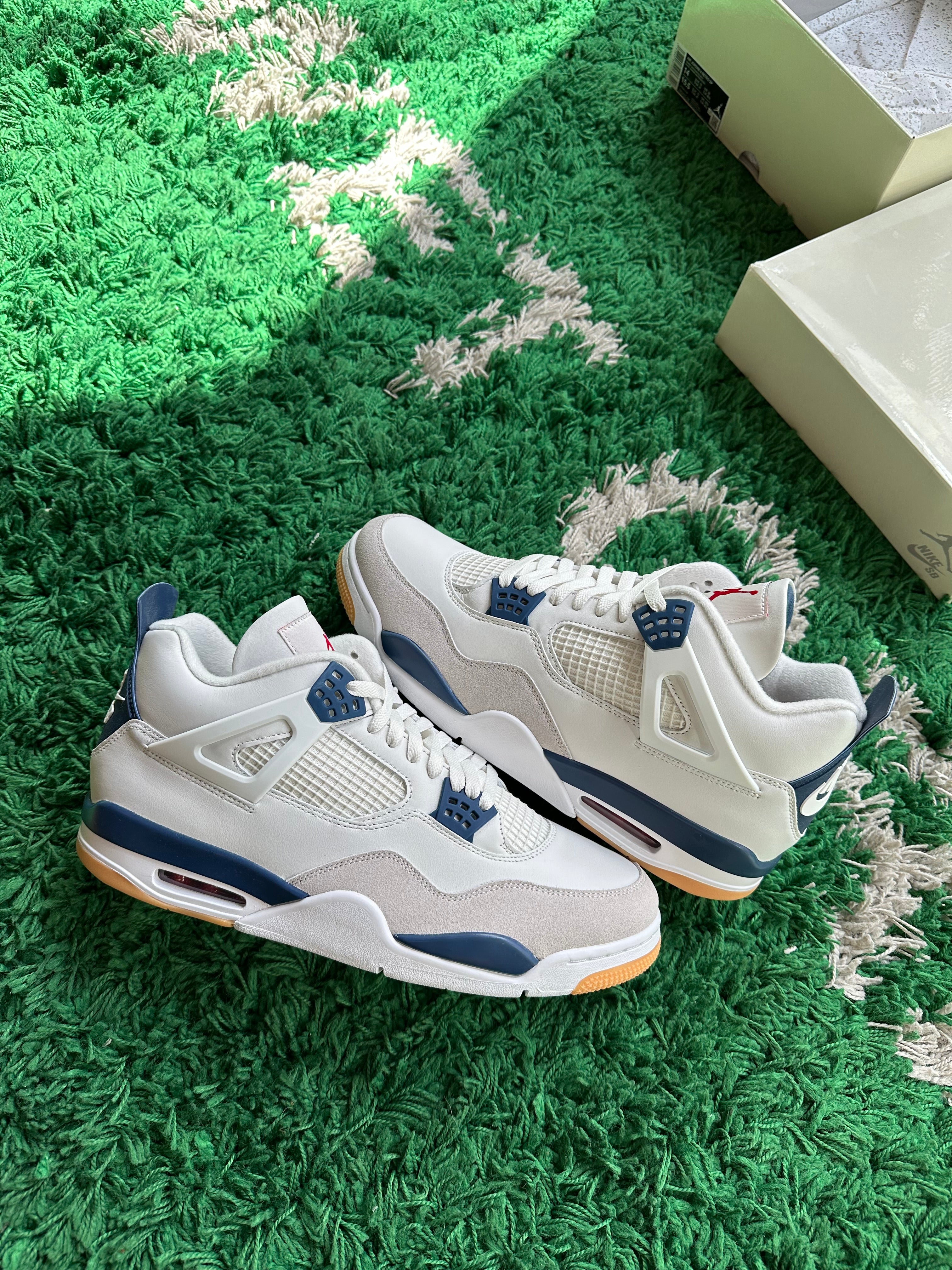 Jordan 4 x SB “Navy”