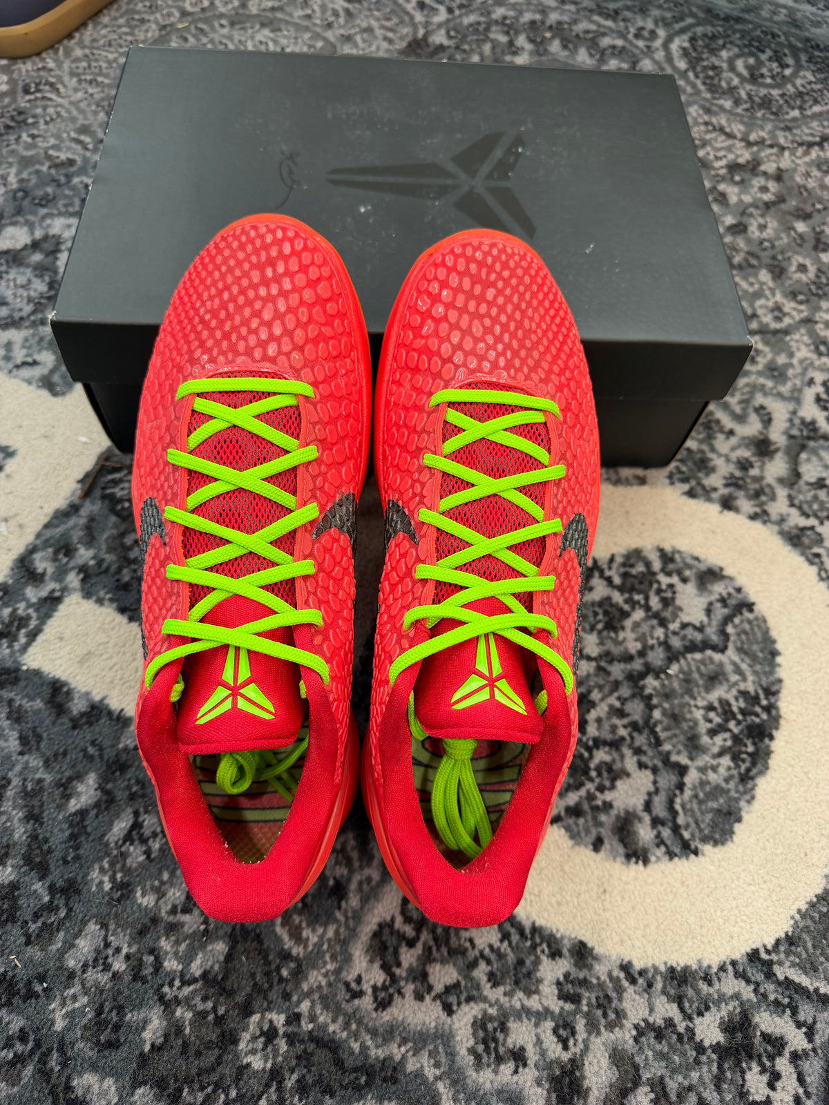 Kobe 6 Protro “Reverse Grinch”