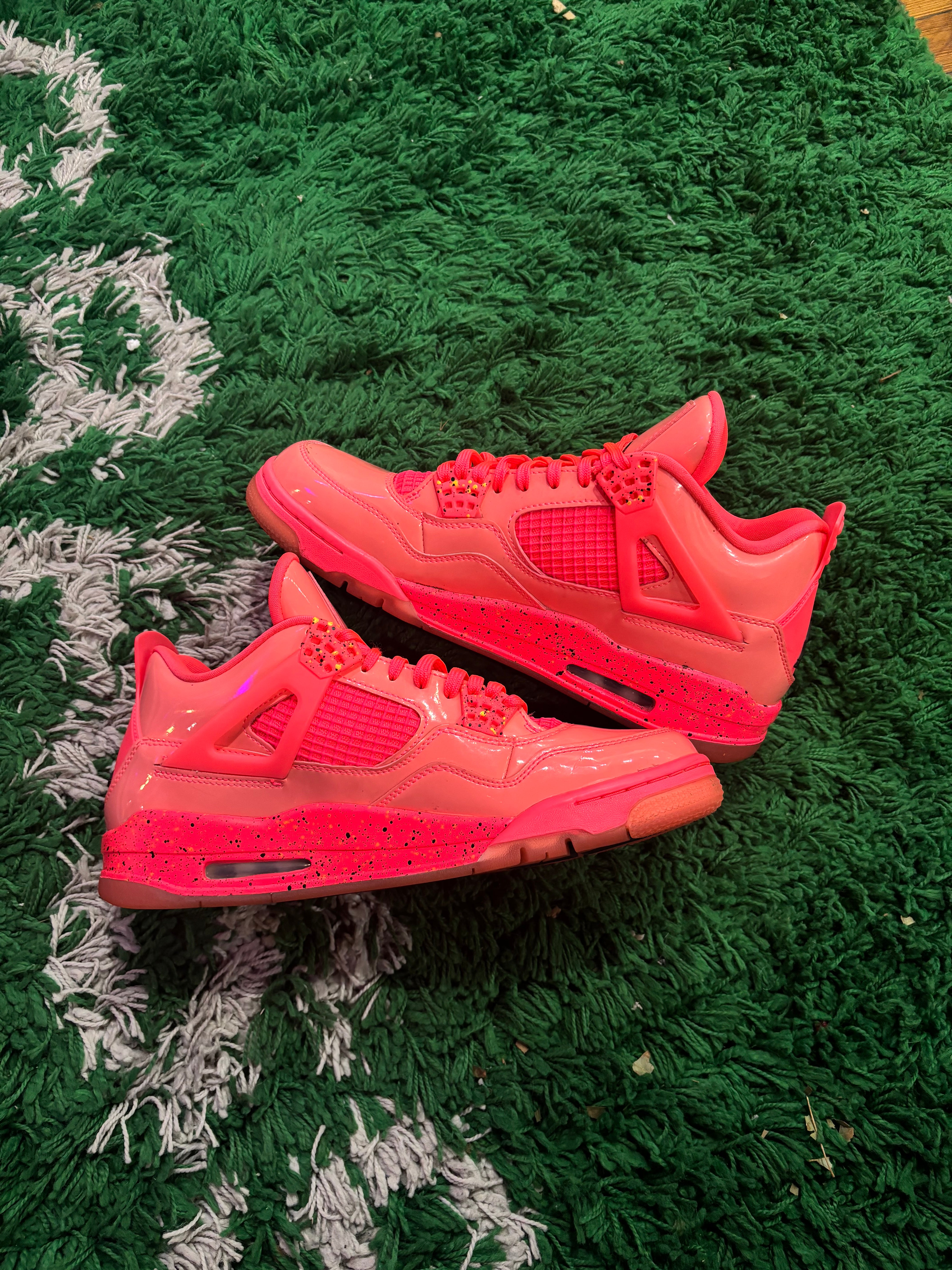 Jordan 4 “Hot Punch”