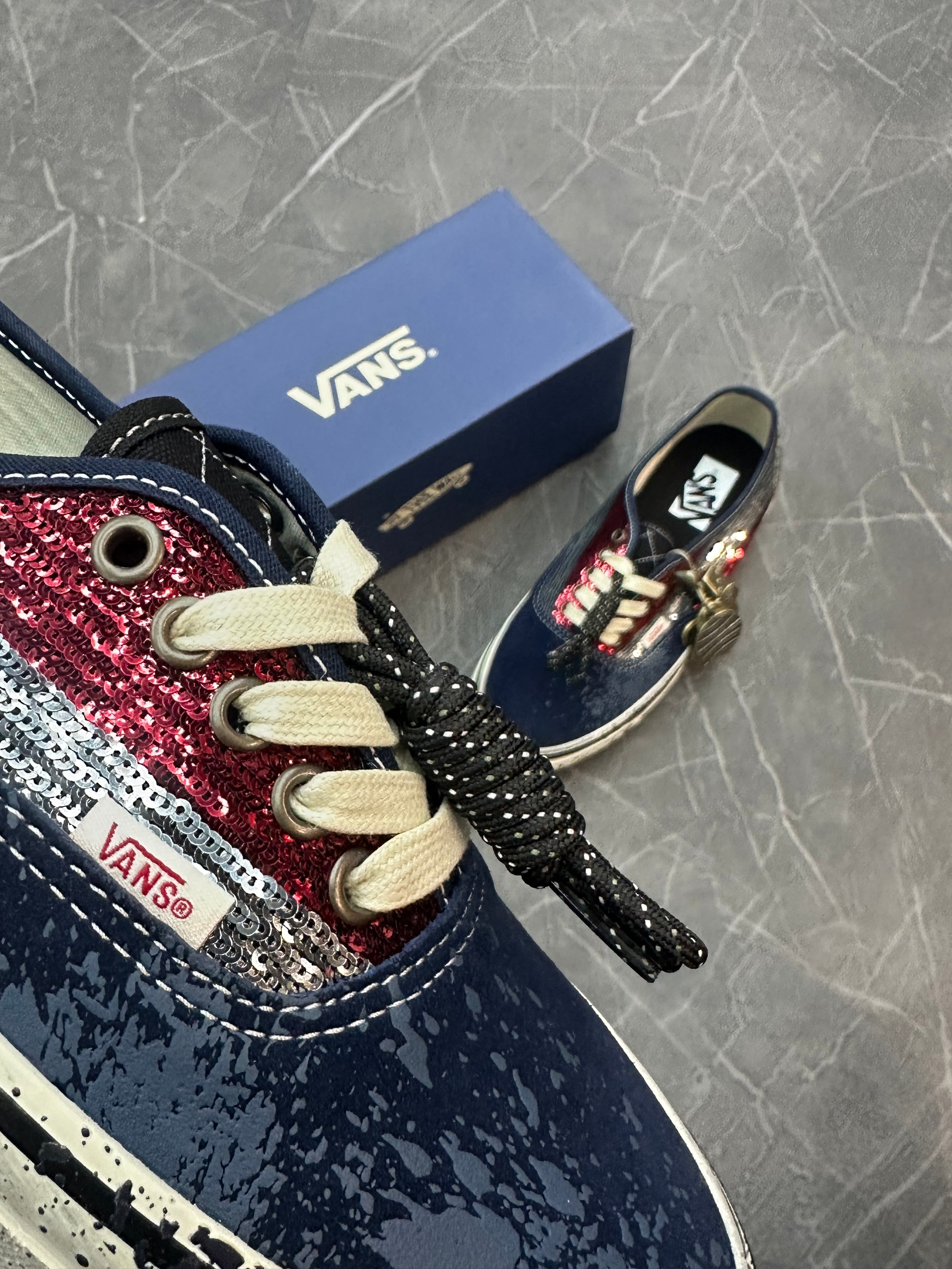 Vans Premium Authentic La Habana “Red Navy”