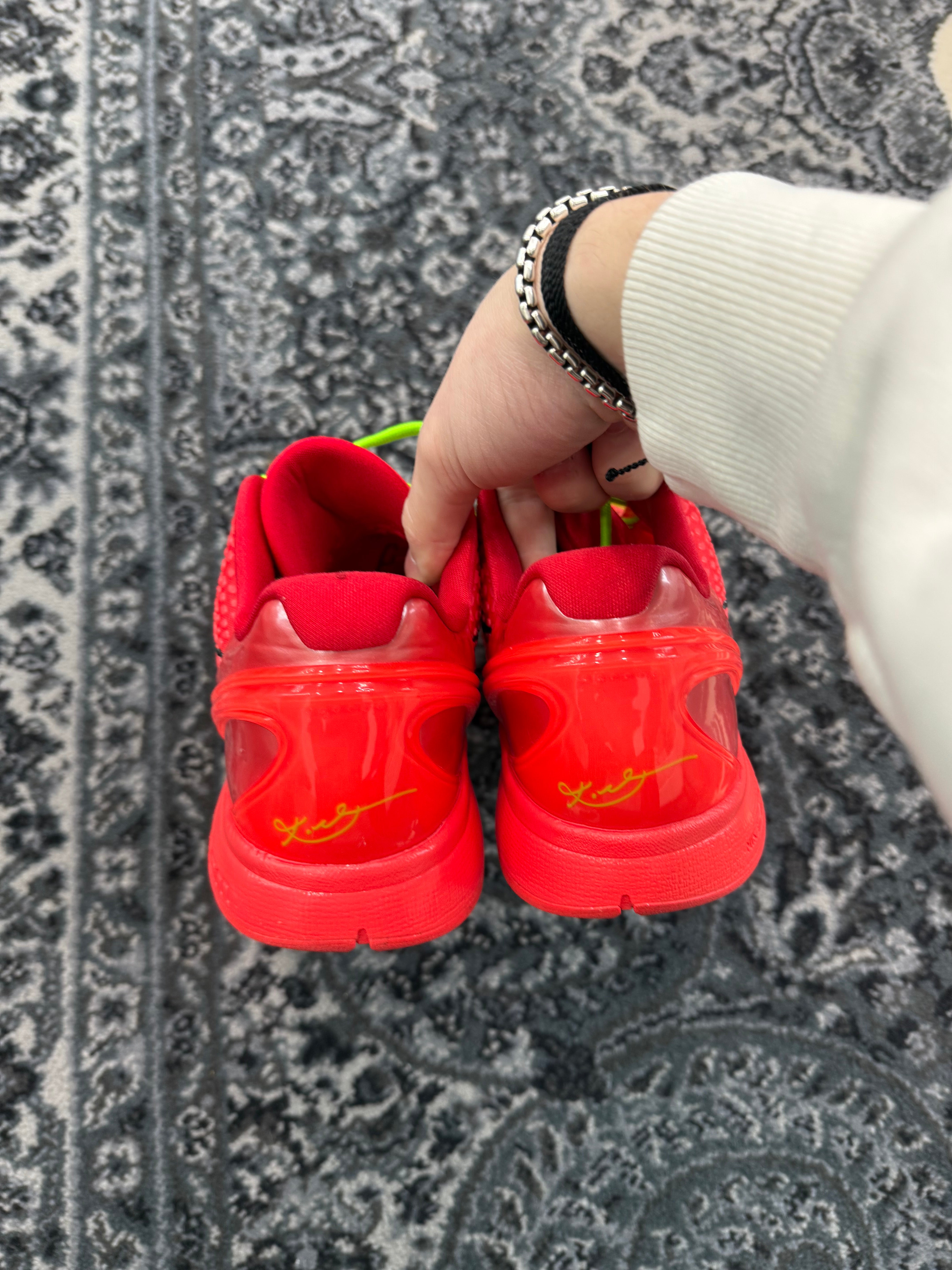 Kobe 6 Protro “Reverse Grinch”