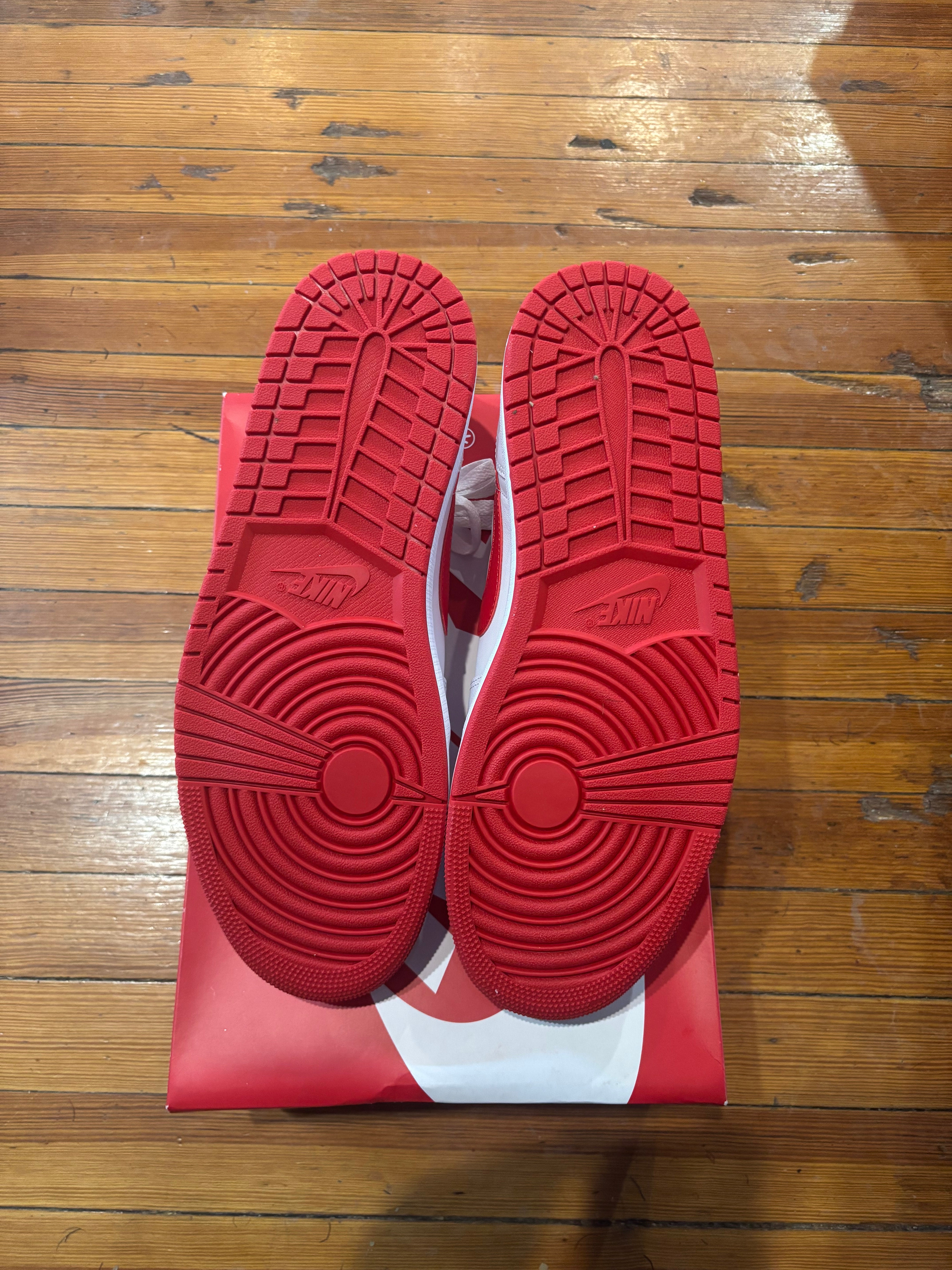 Jordan 1 Low “University Red”