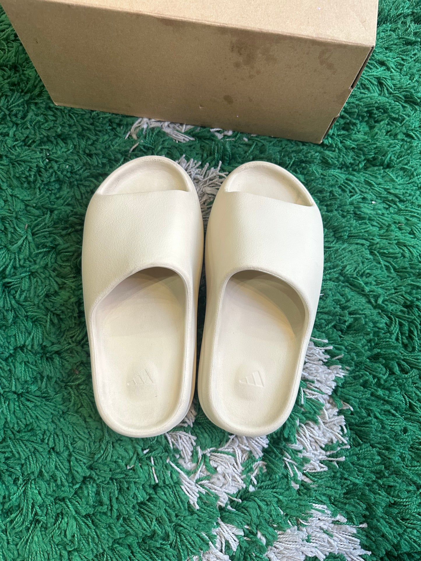 Yeezy Slides “Bone”