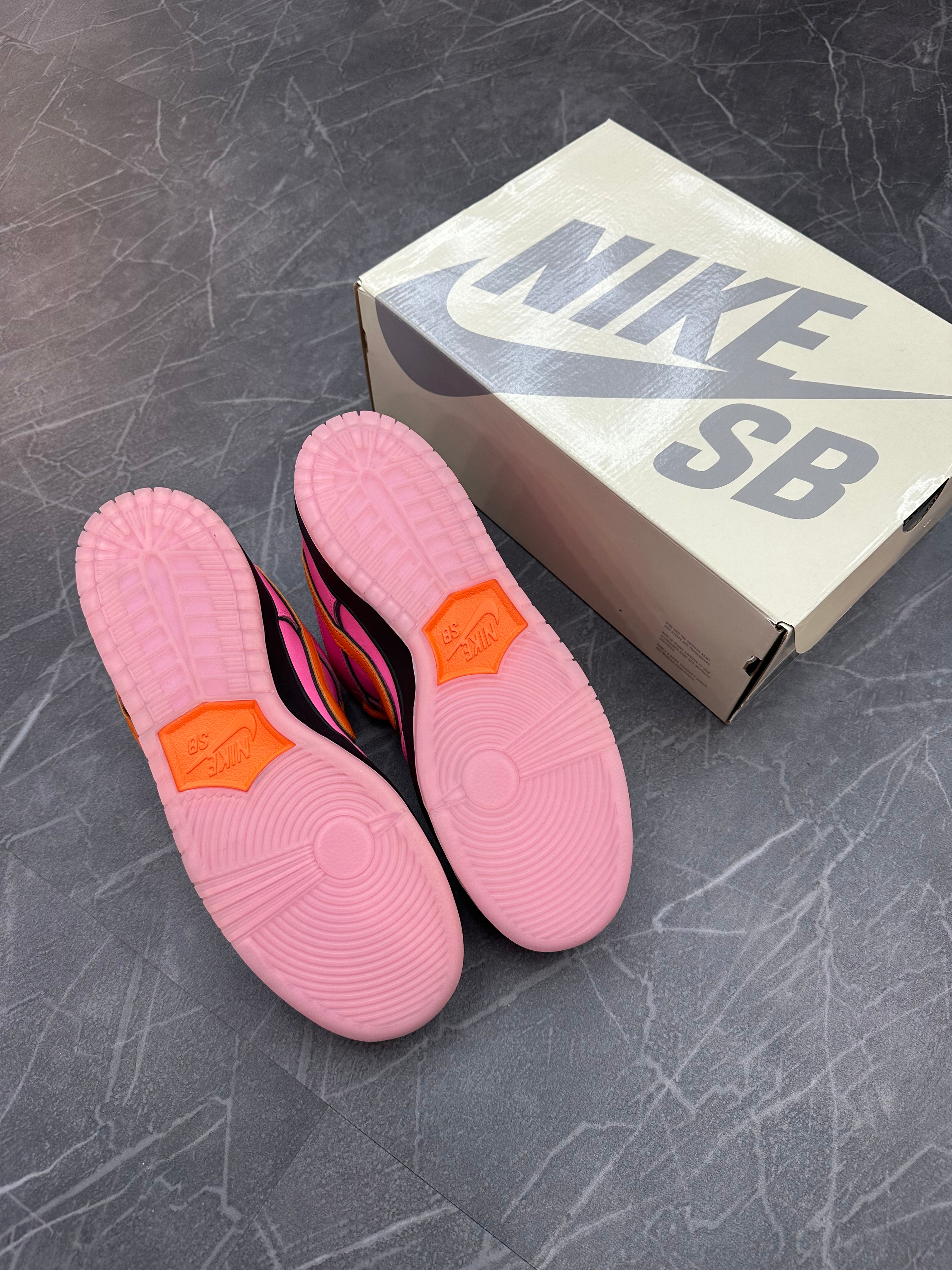 Nike SB Dunk Low x Powerpuff Girls “Blossom”